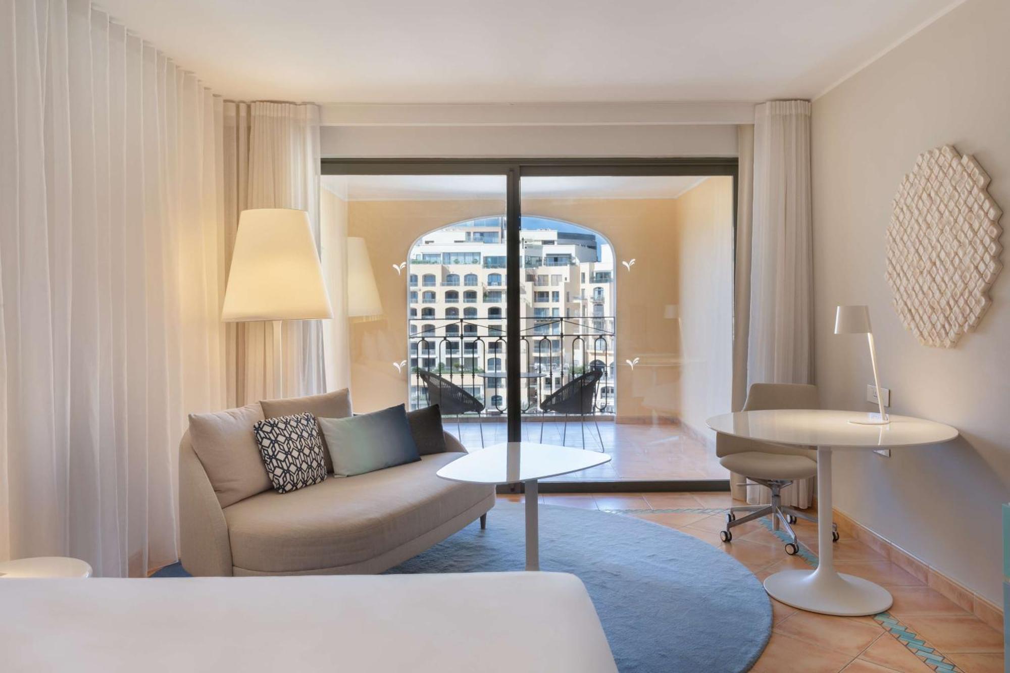 Deluxe King Room Marina View