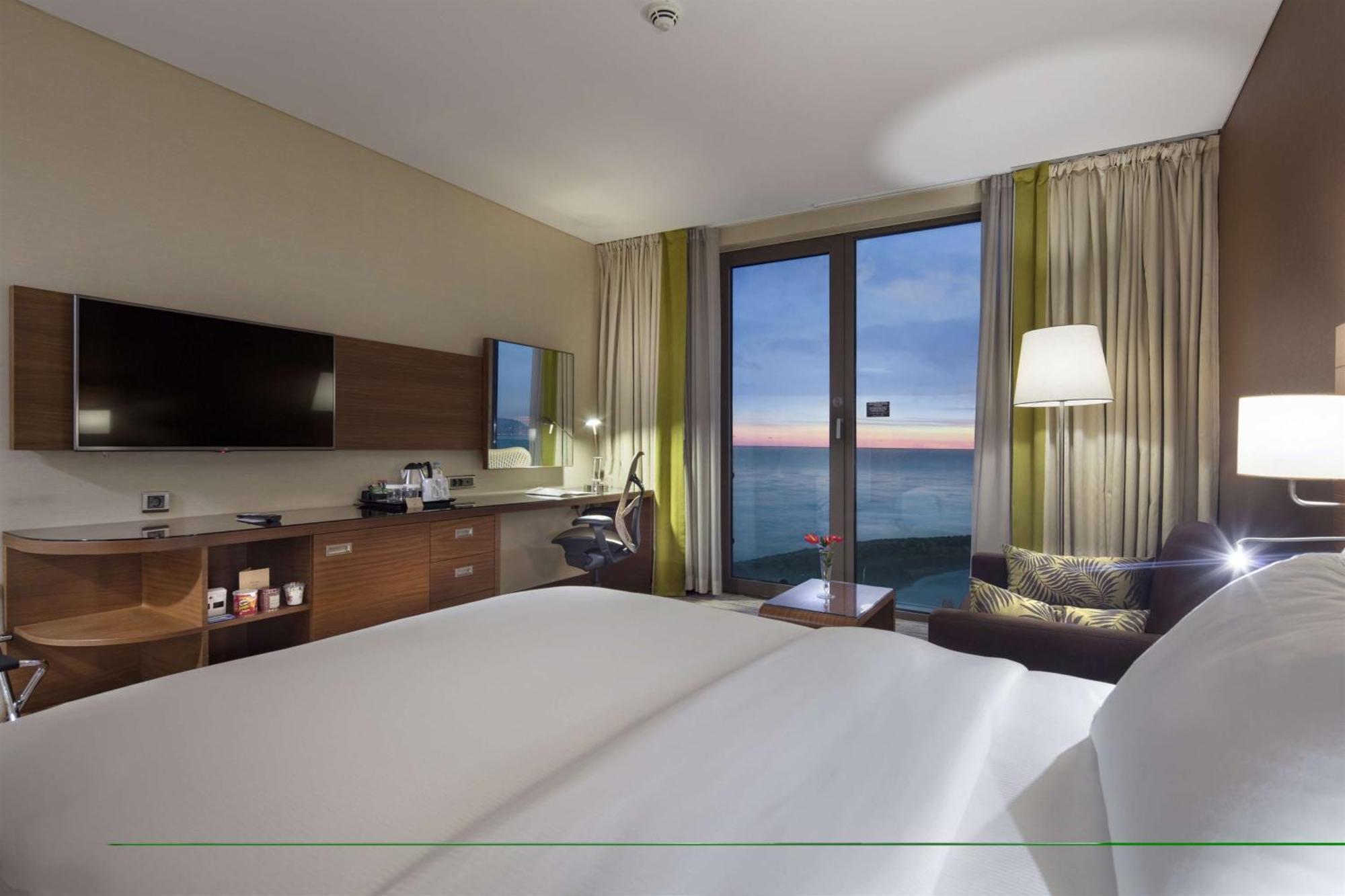 Deluxe King Room Black Sea View