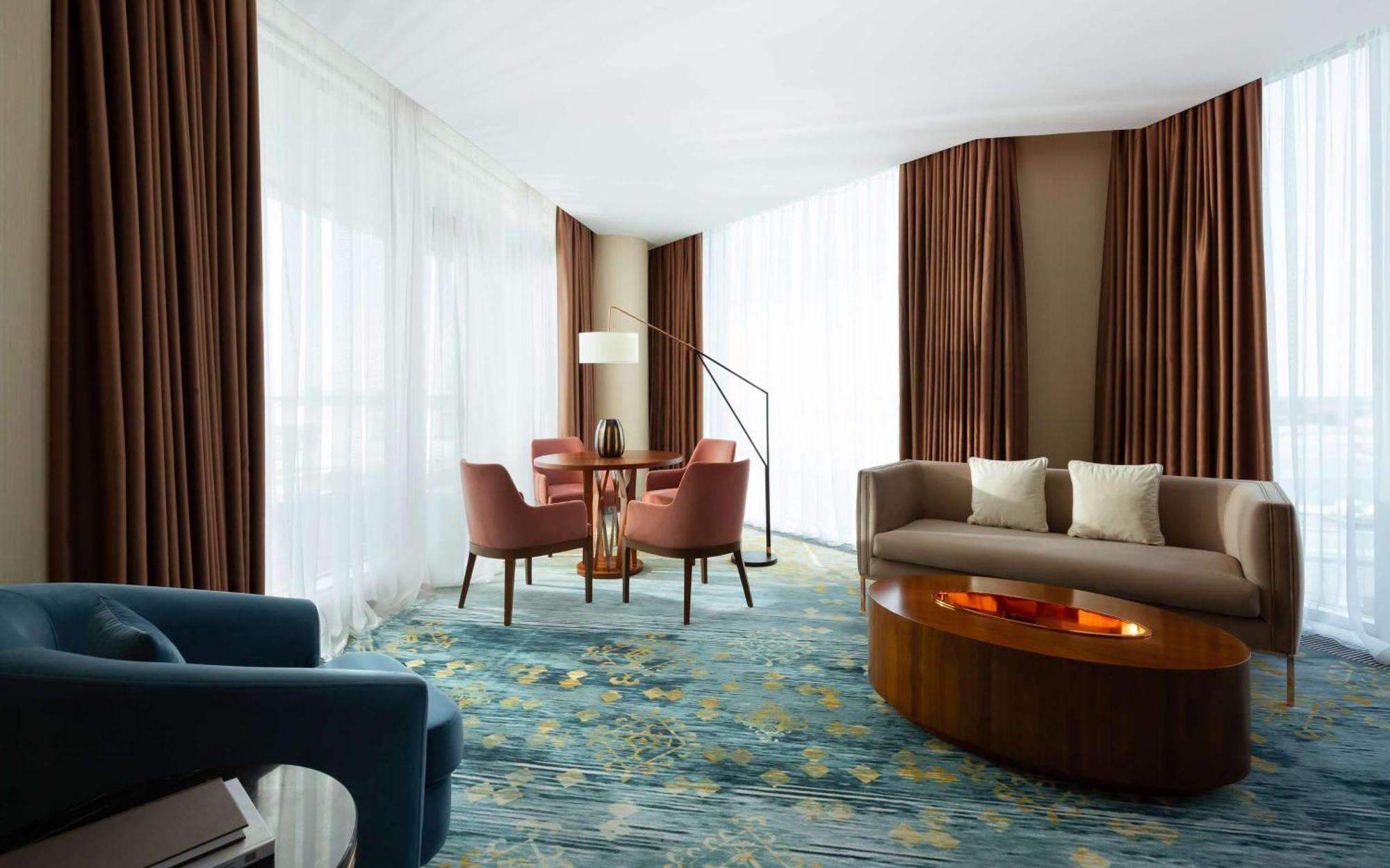 Executive Suite,1657190657:JPEG