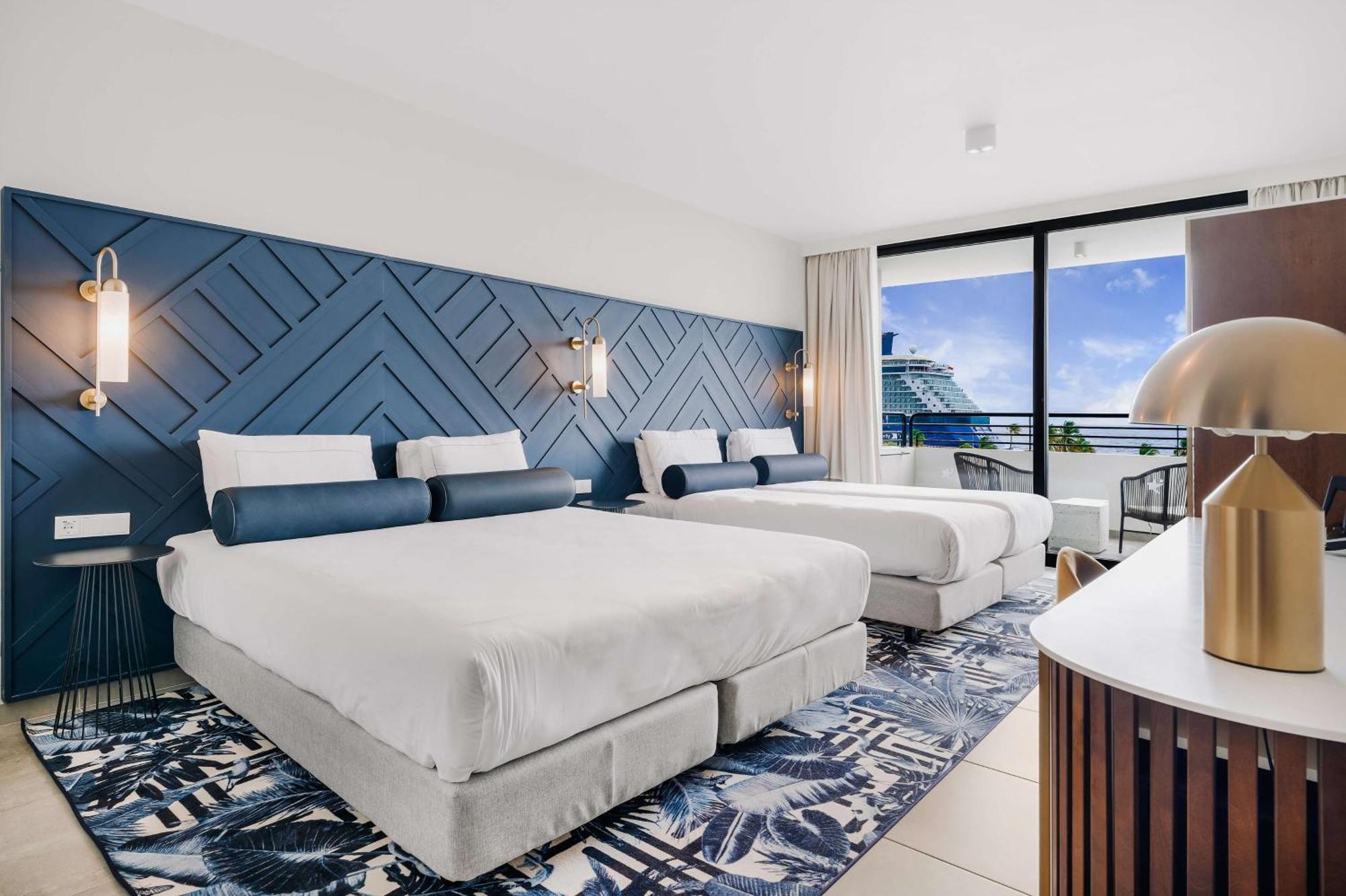 King Guest Room Two Single Beds Ocean View