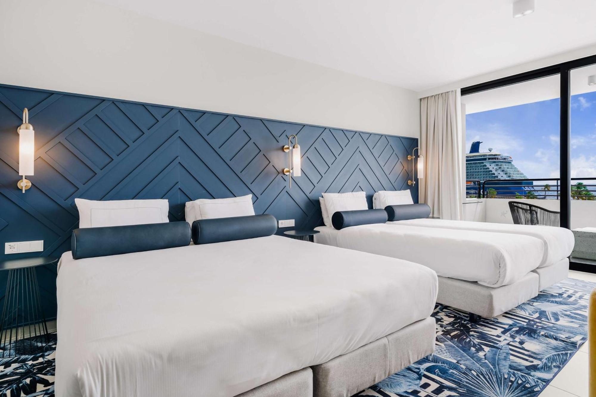 King Guest Room Two Single Beds Ocean View