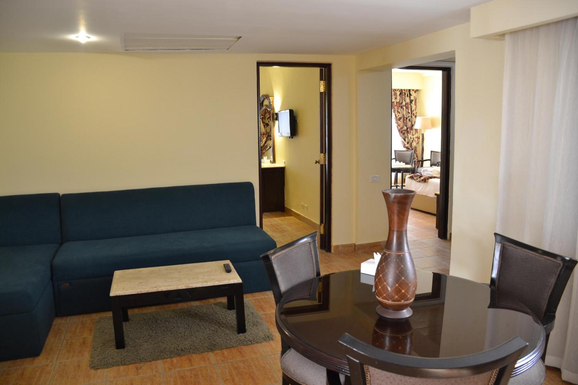 Royal Family 2 Bed Rooms,1657487213:JPEG