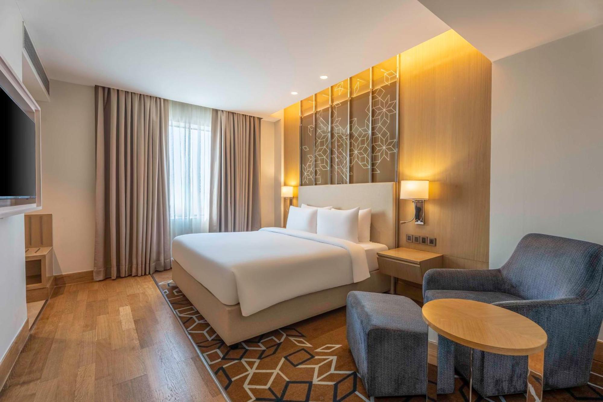 Executive Suite 2 Way Airport Transfers | Dis on F&B Spa | Comp 2 Soft drinks at BAR| Early Check by 11 AM & Late check-out by 3 PM Subject to avl | 4 Pieces Laundry| One comp 30-minute pickleball session per Subject to avl
