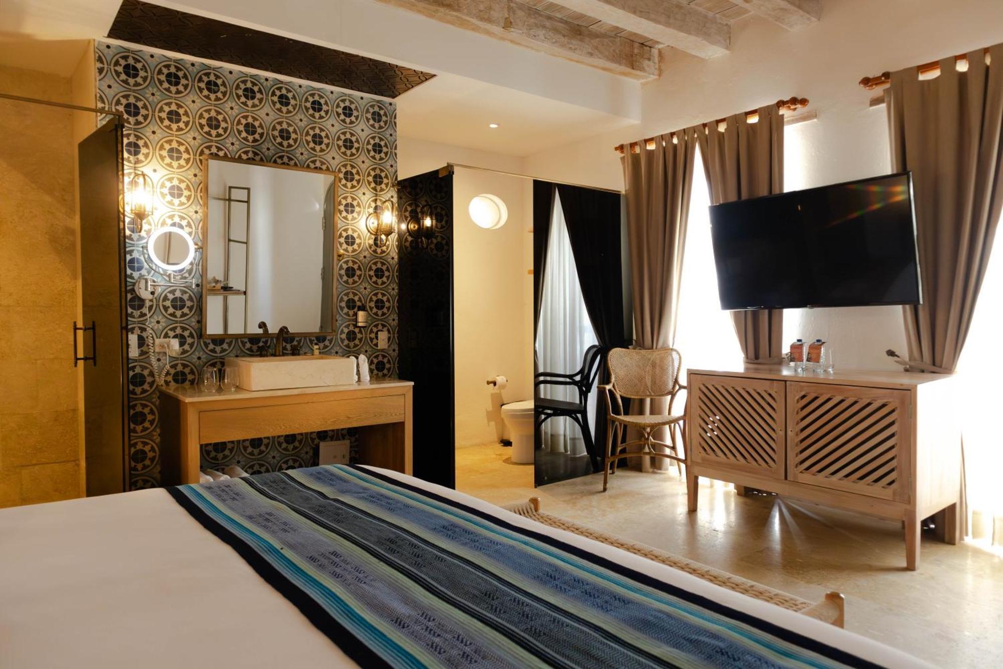 King Room Pool View