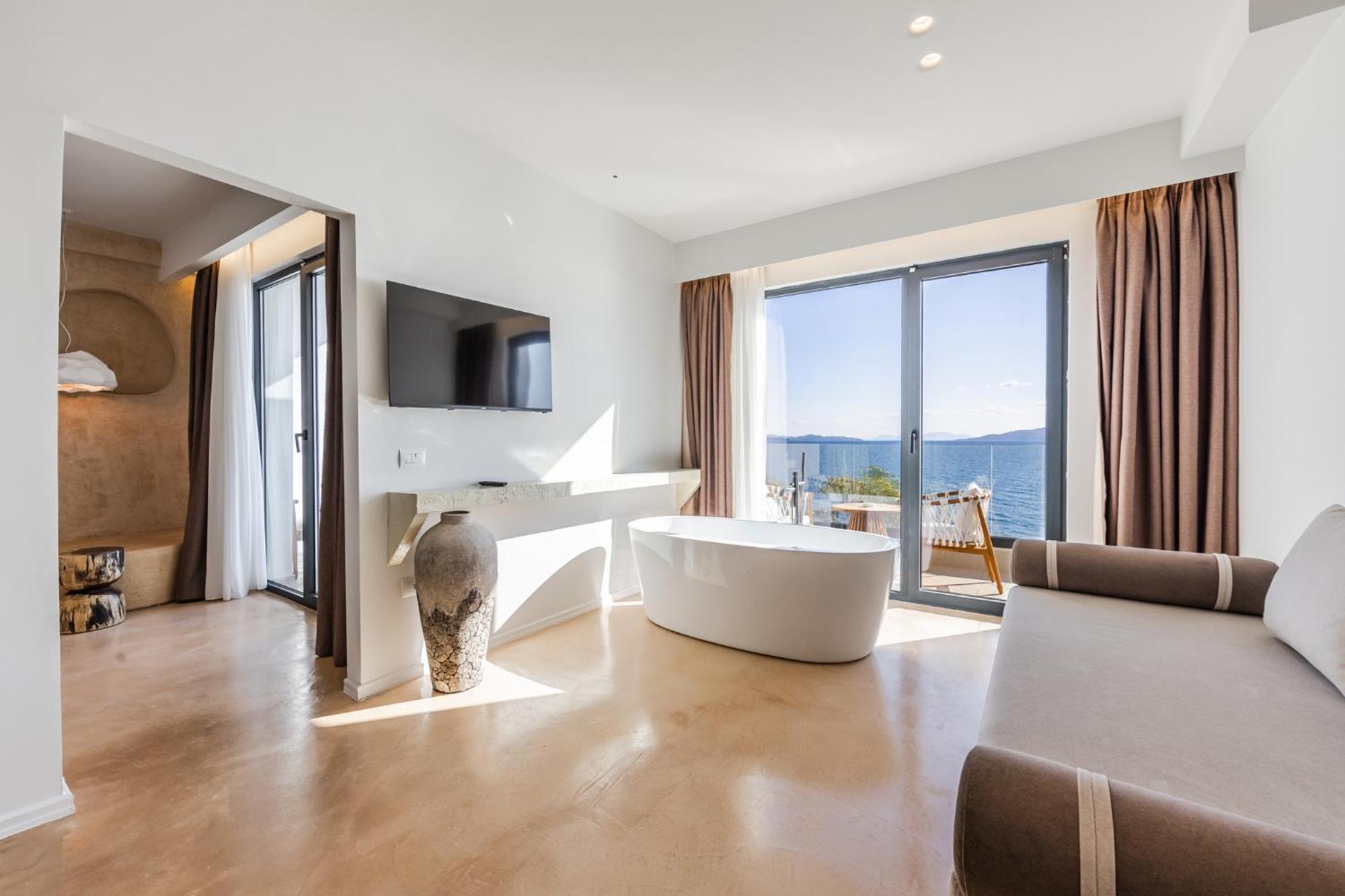 Royal Suite Sea View Bath Tub