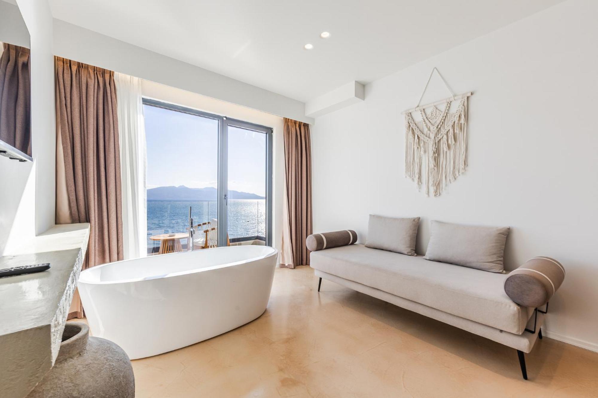 Royal Suite Sea View Bath Tub