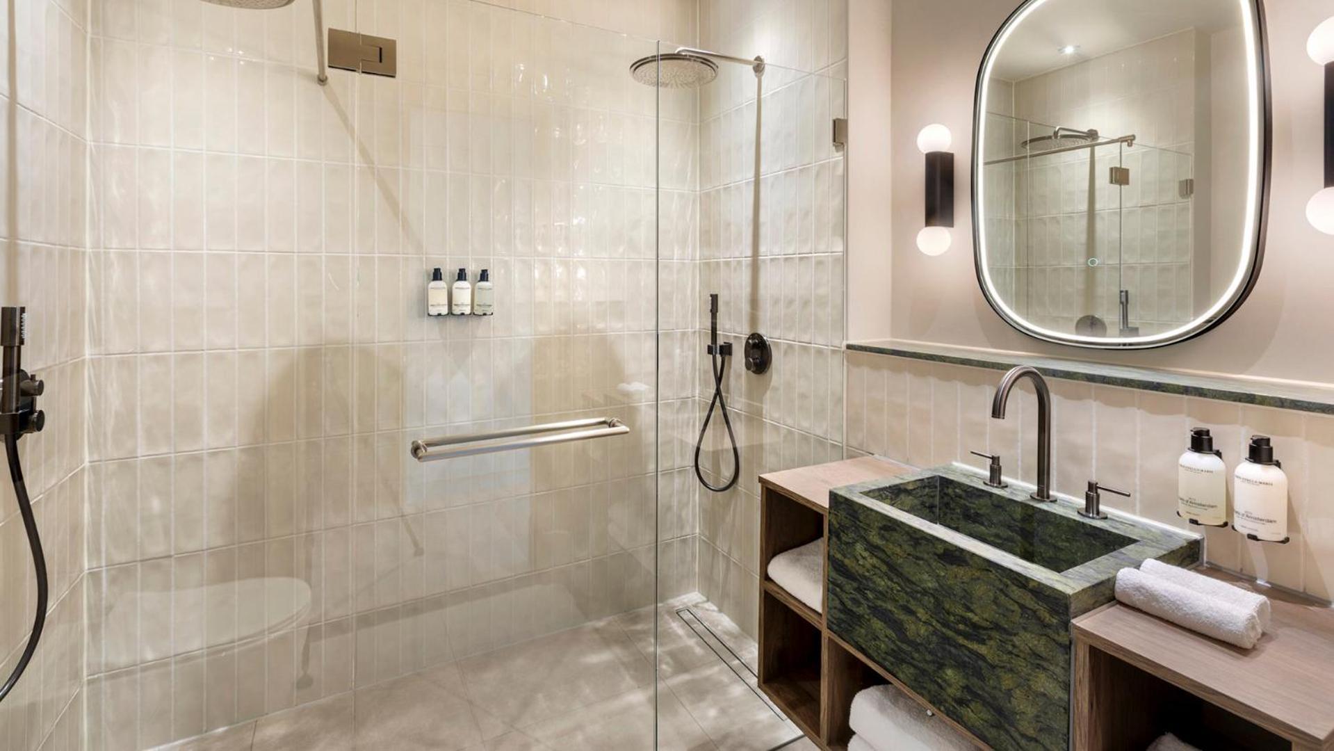 Junior King Suite
