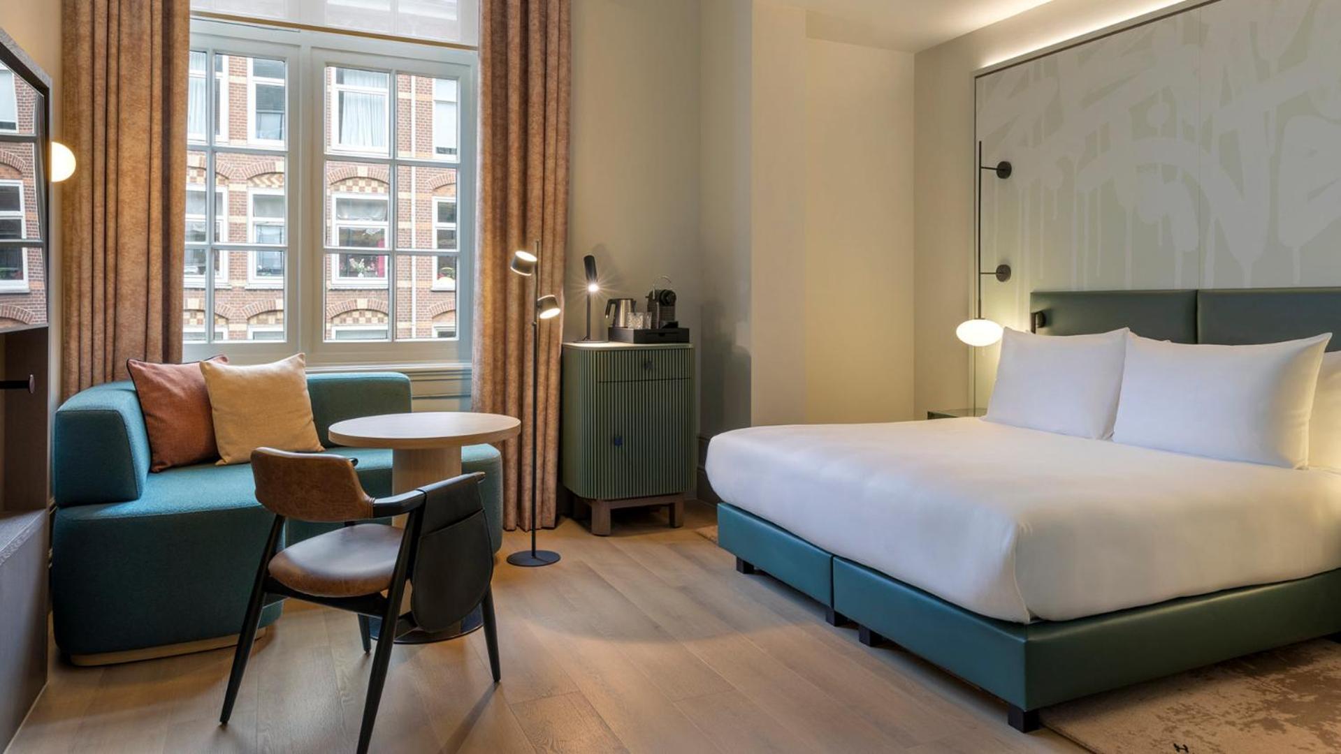 Deluxe Queen Room