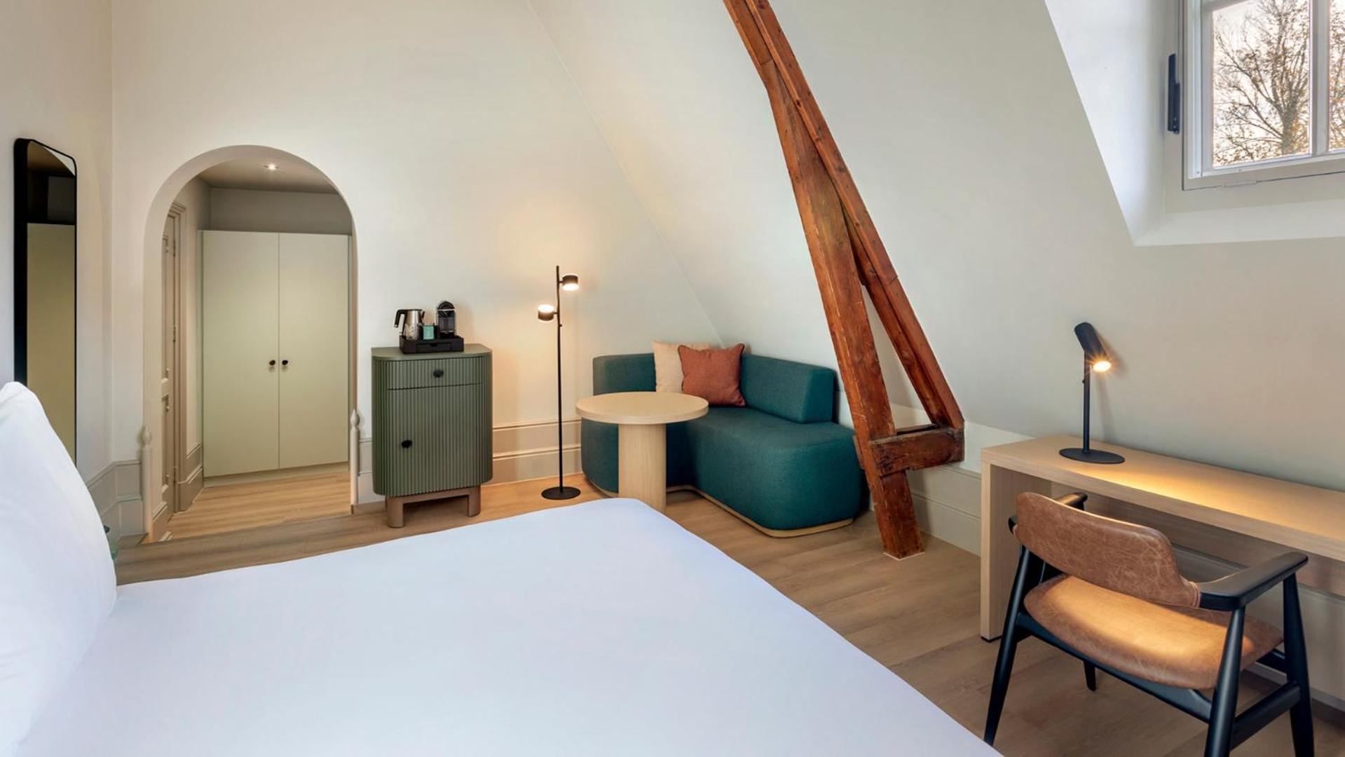 Deluxe Queen Room