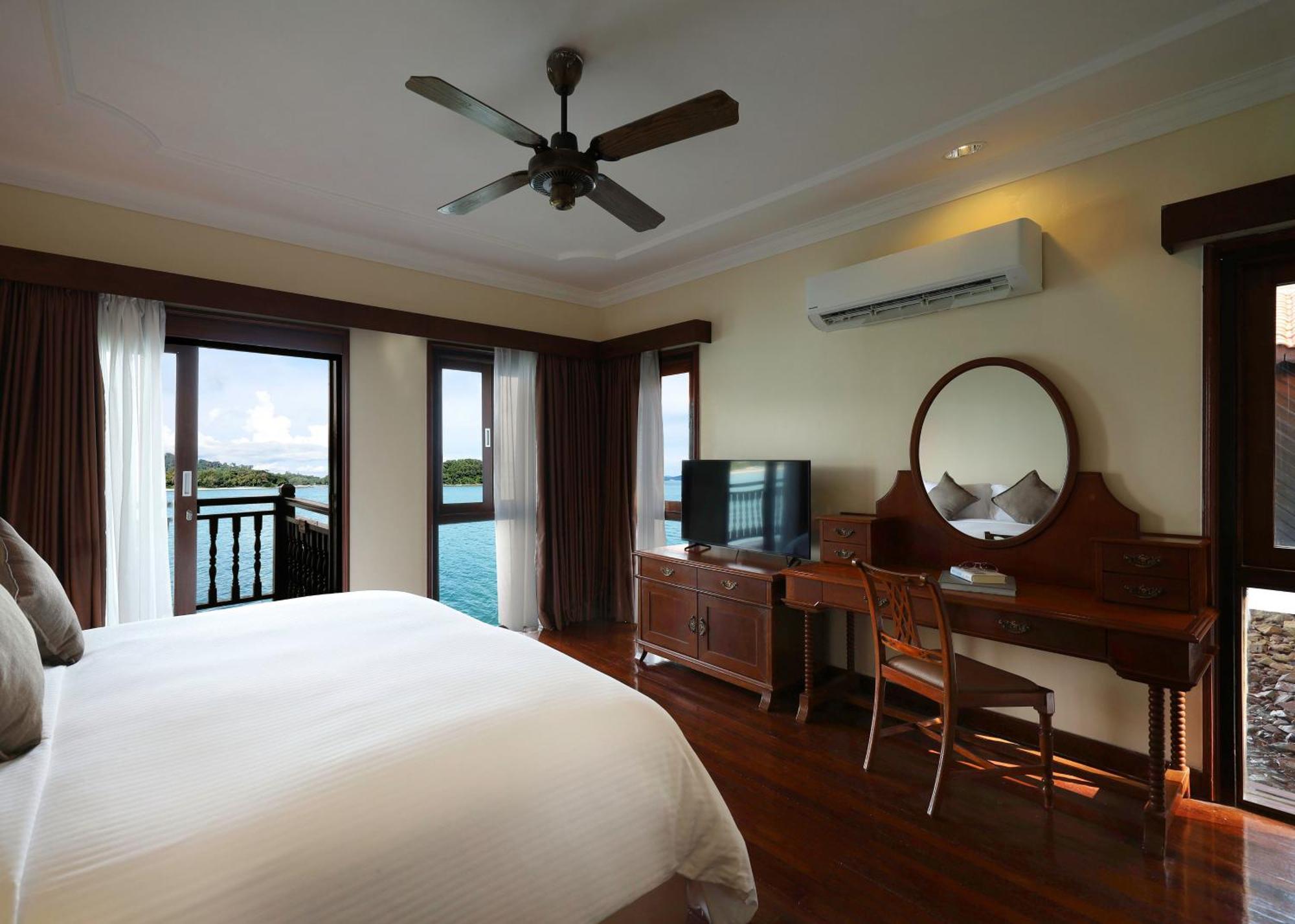One Bedroom Suite on Water