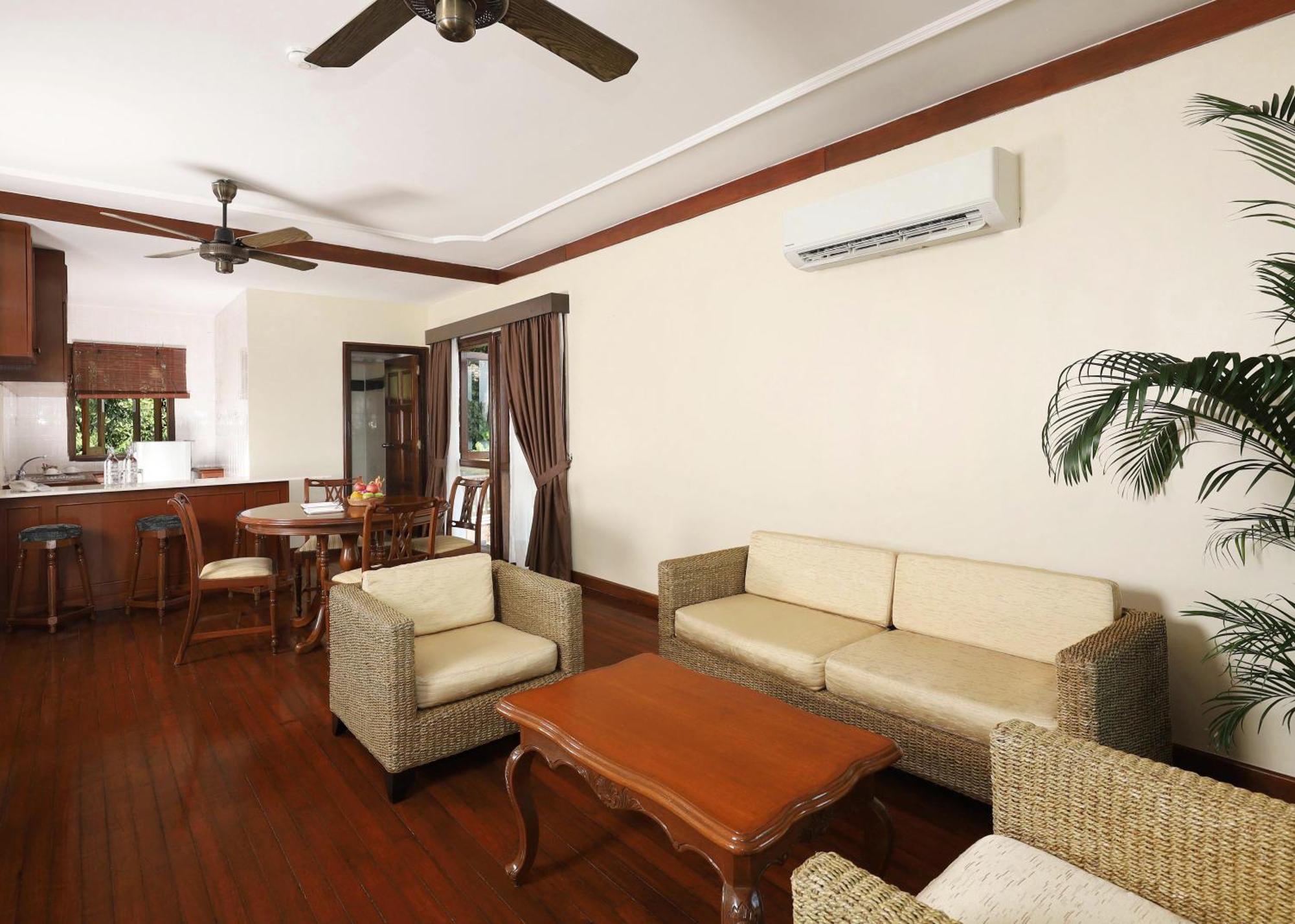 One Bedroom Suite on Water