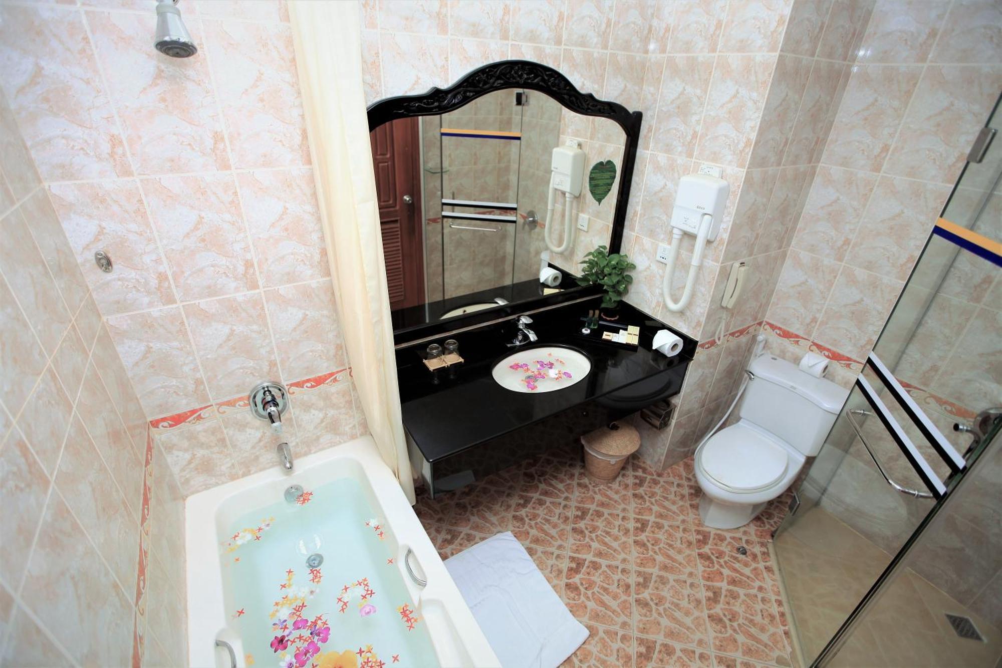 Deluxe Double Pool View Room