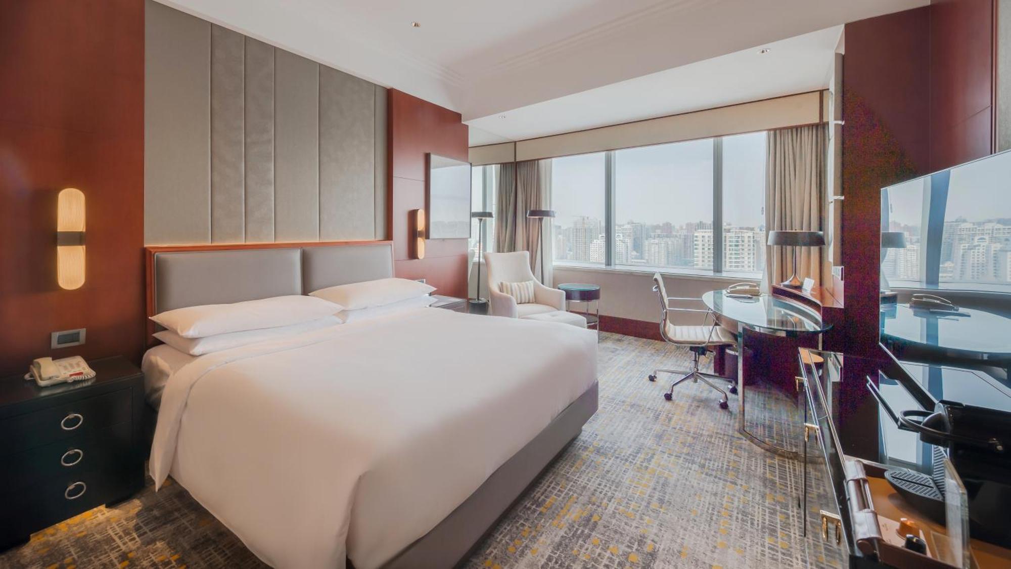 King Room with Skyline View,1559662627:JPEG