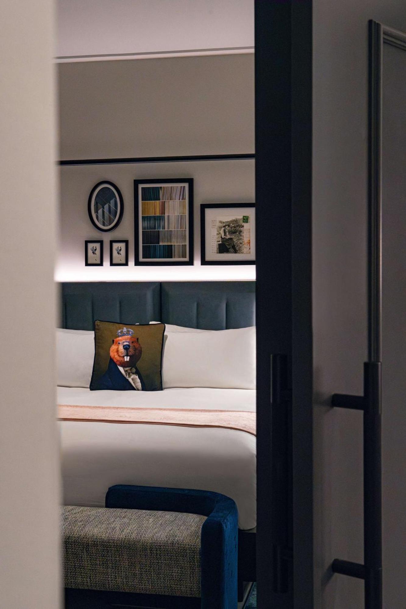 Lady Freedom One Bedroom Suite King Sofabed