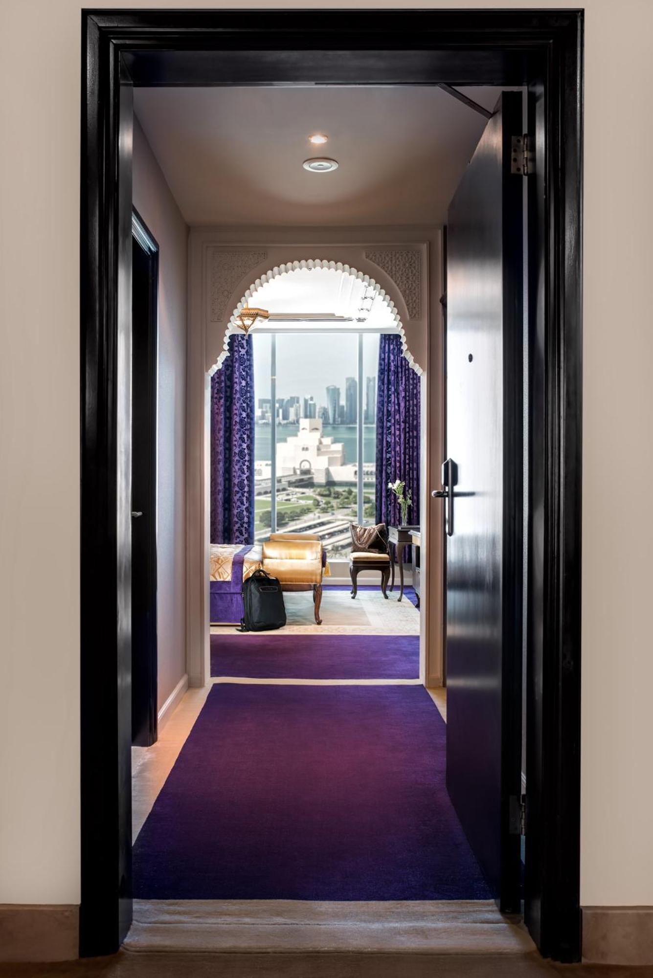 Deluxe King Room Corniche View