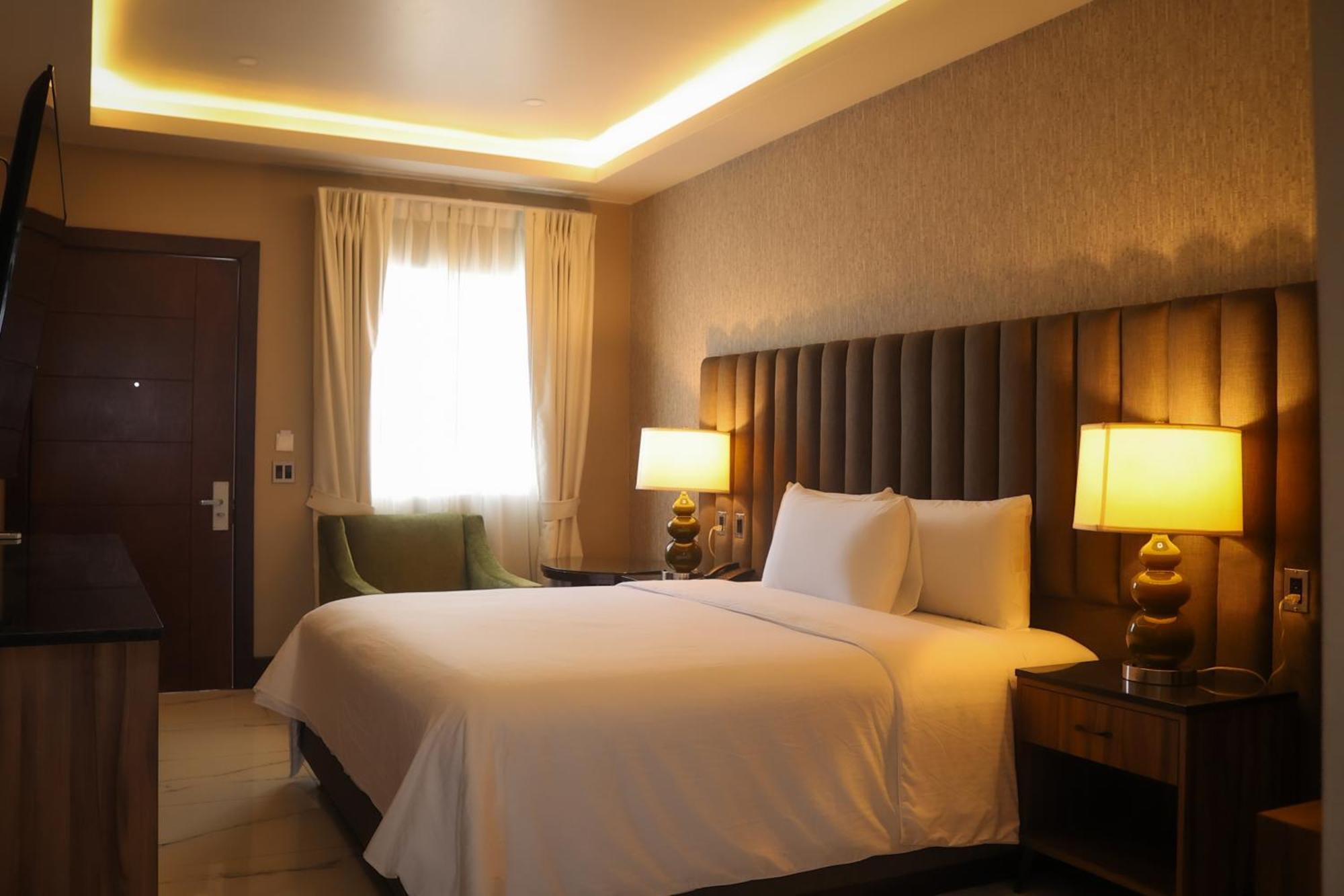 Deluxe Queen Room
