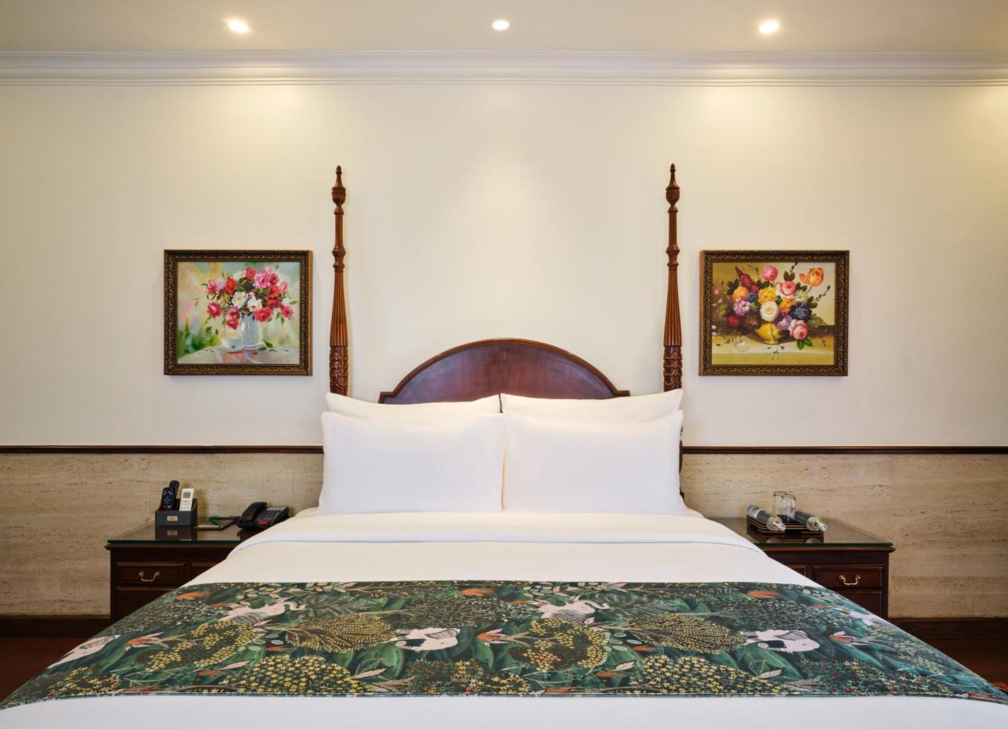 Deluxe Room on Foods & Soft Beverages* | Discounts on Laundry Services* | INR 500 spa credit during your on selective Massage services TnC Apply* | Minibar 2 cans of soft Beverages Once on Arrival