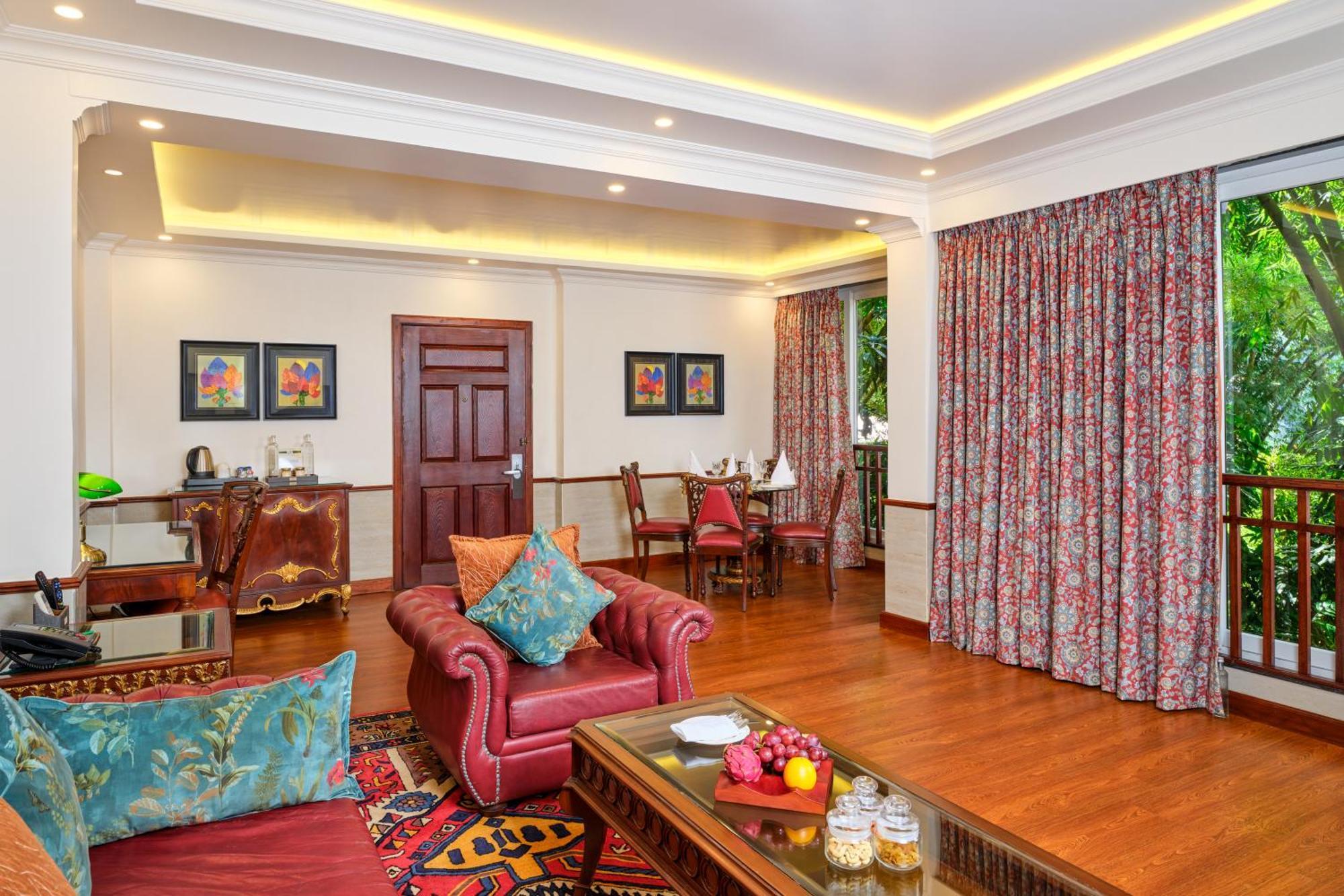 Executive Suite on Foods & Soft Beverages* | Discounts on Laundry Services* | INR 500 spa credit during your on selective Massage services TnC Apply* | Minibar 2 cans of soft Beverages Once on Arrival