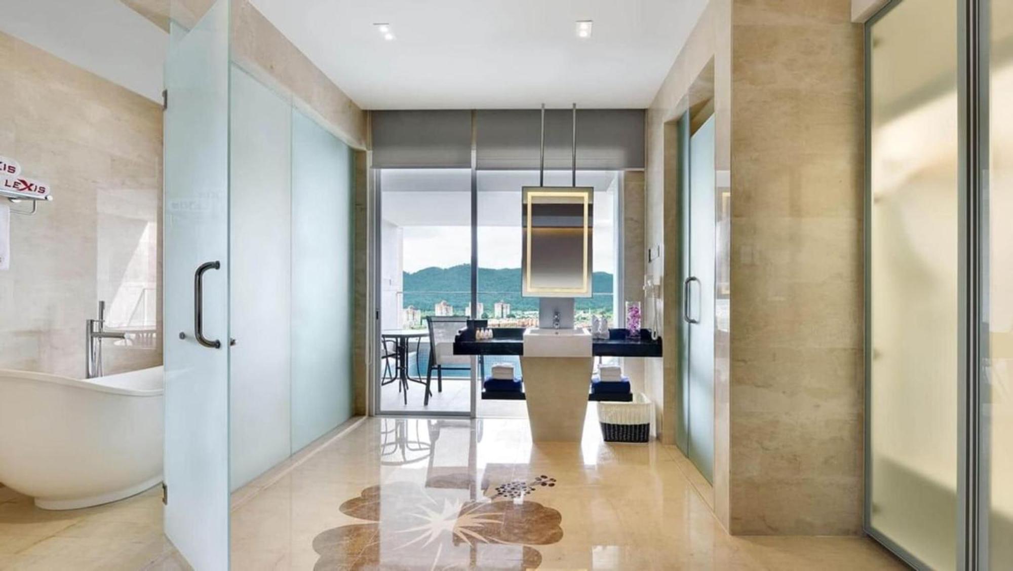Executive Pool Suite