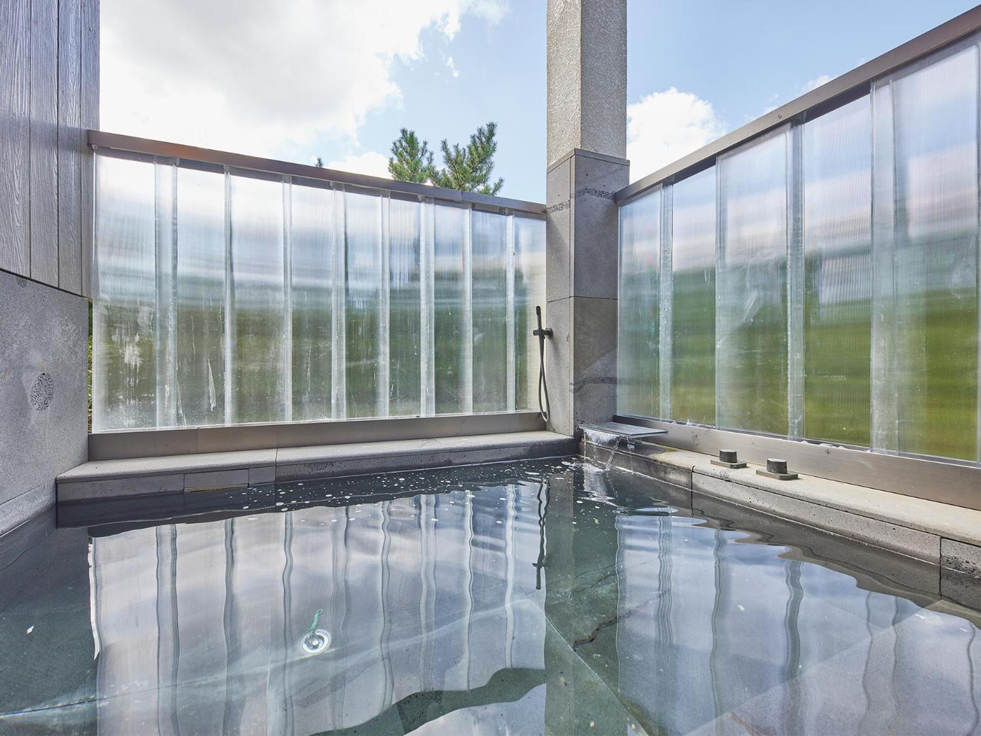 Hill Amber Twin Private Jacuzzi