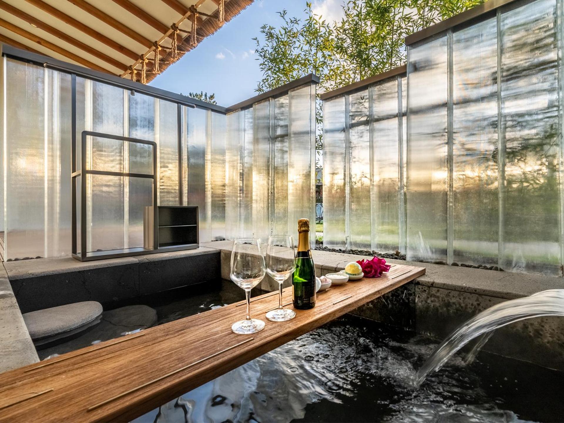 Forest Garden Double Private Jacuzzi