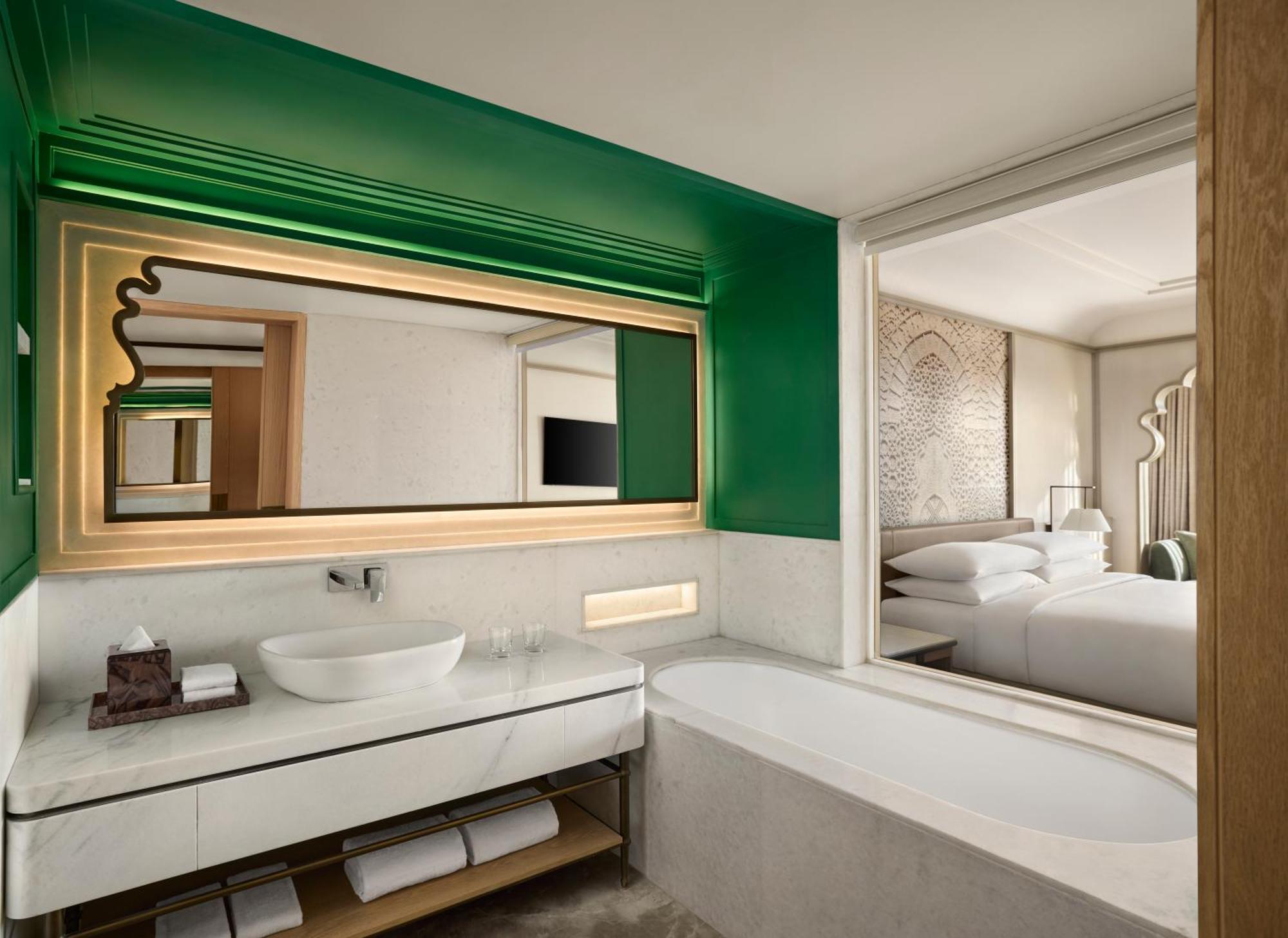 Premier King Room with Mountain View: Enjoy INR 1500 hotel credits per stay
