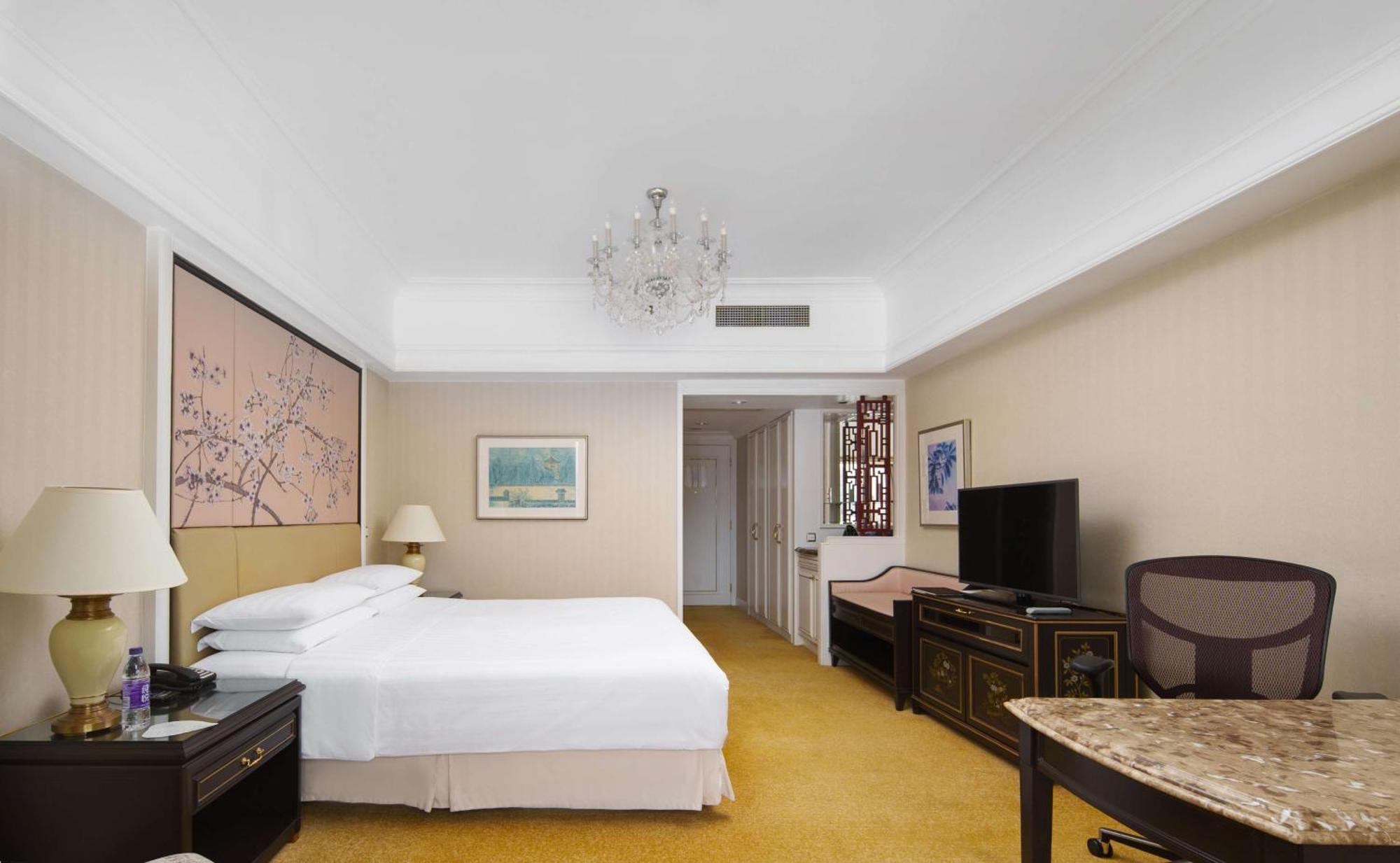 Horizon Deluxe King Room