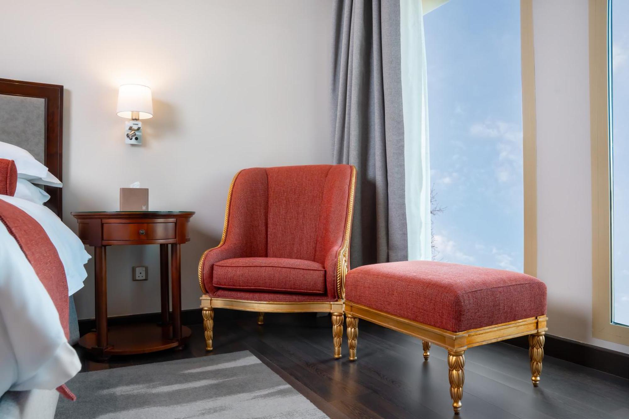 Executive Suite,1662974121:JPEG