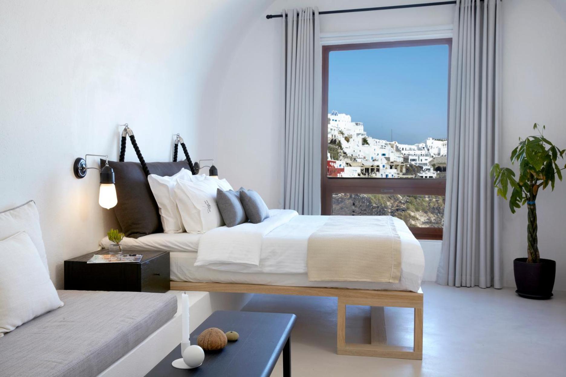 Superior Petra Studio Caldera View