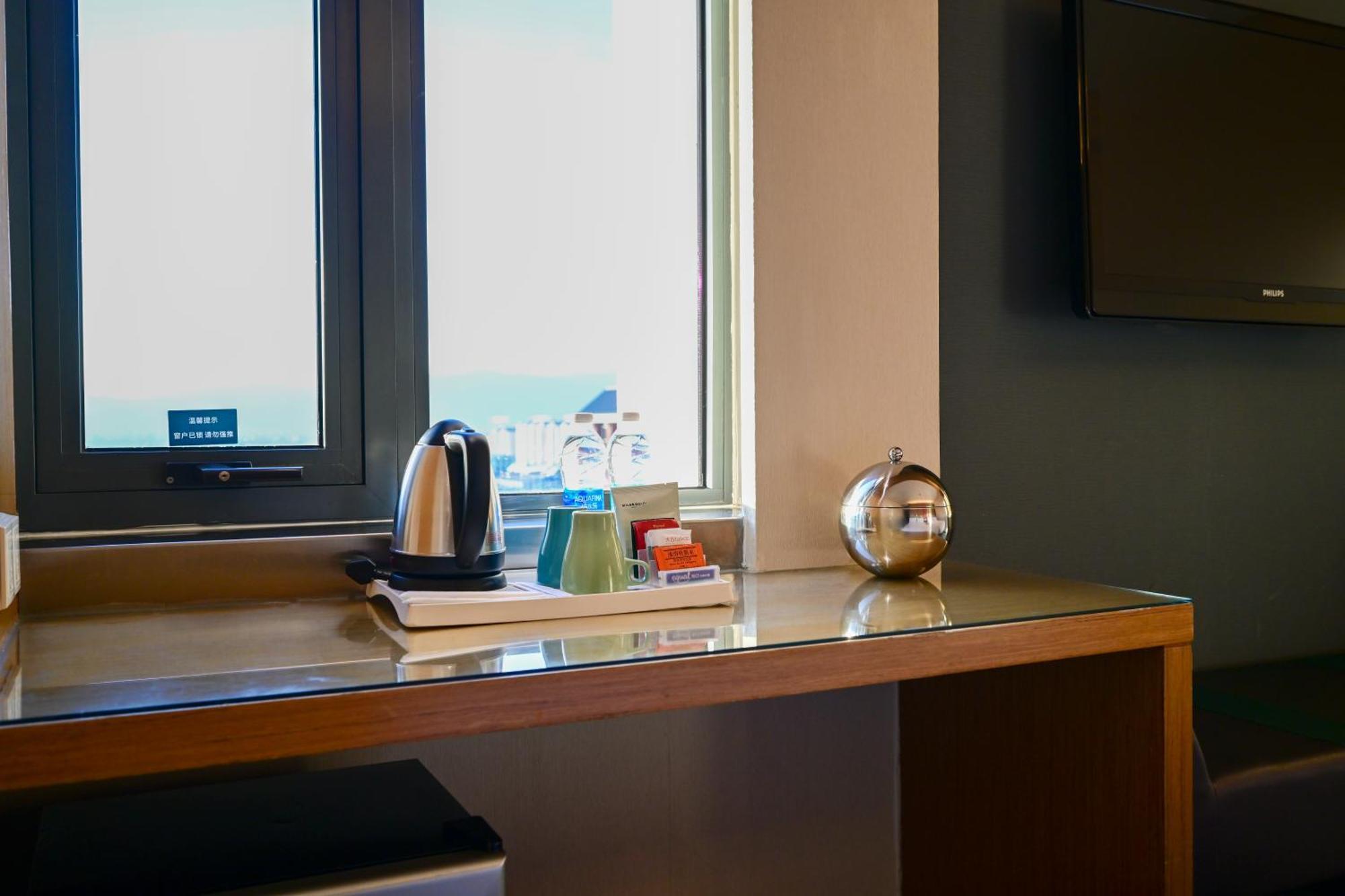 Aloft Twin Room