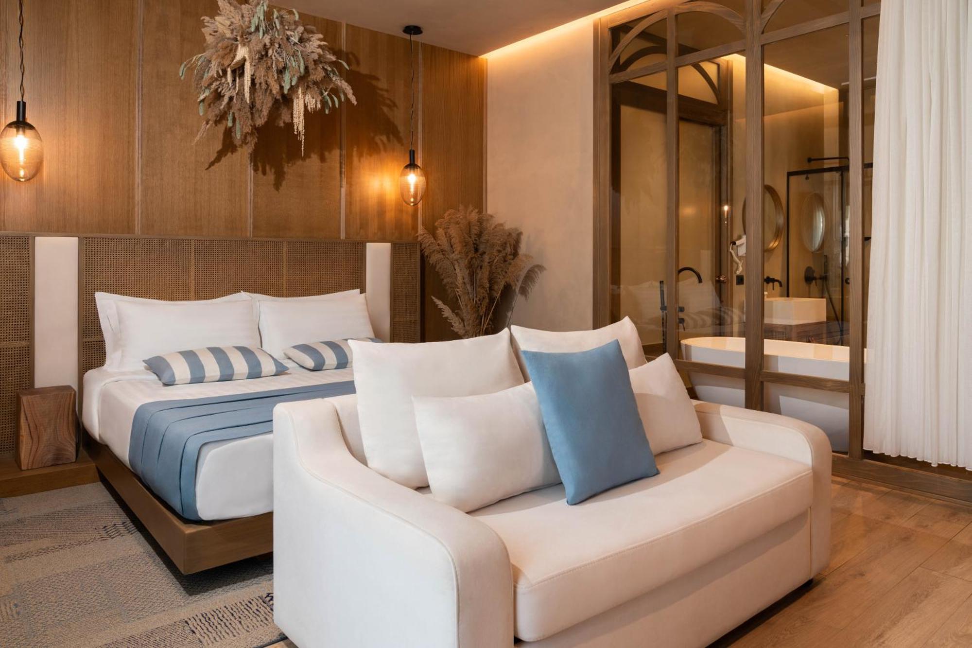 Deluxe Double Room Bath
