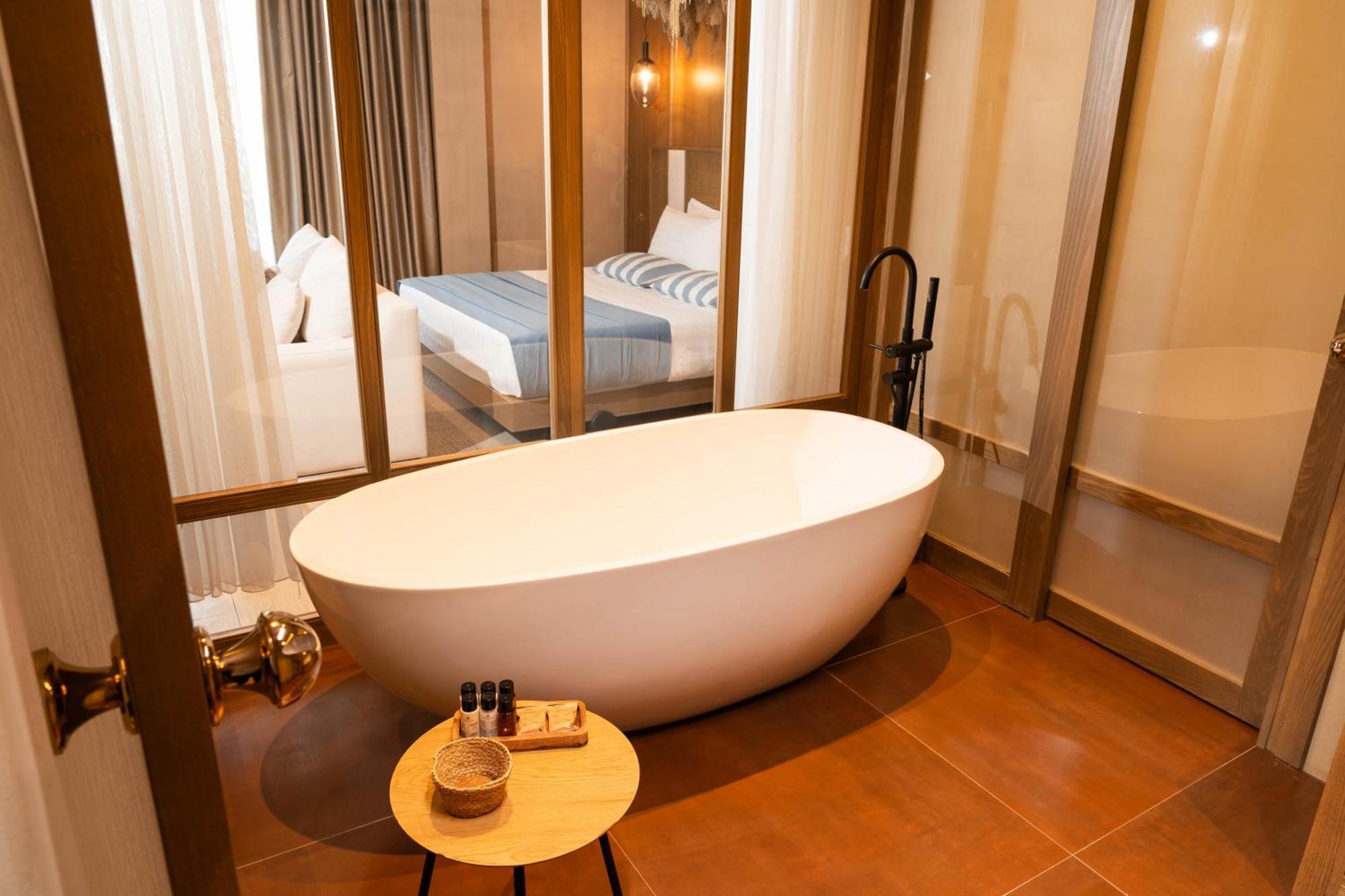 Deluxe Double Room Bath