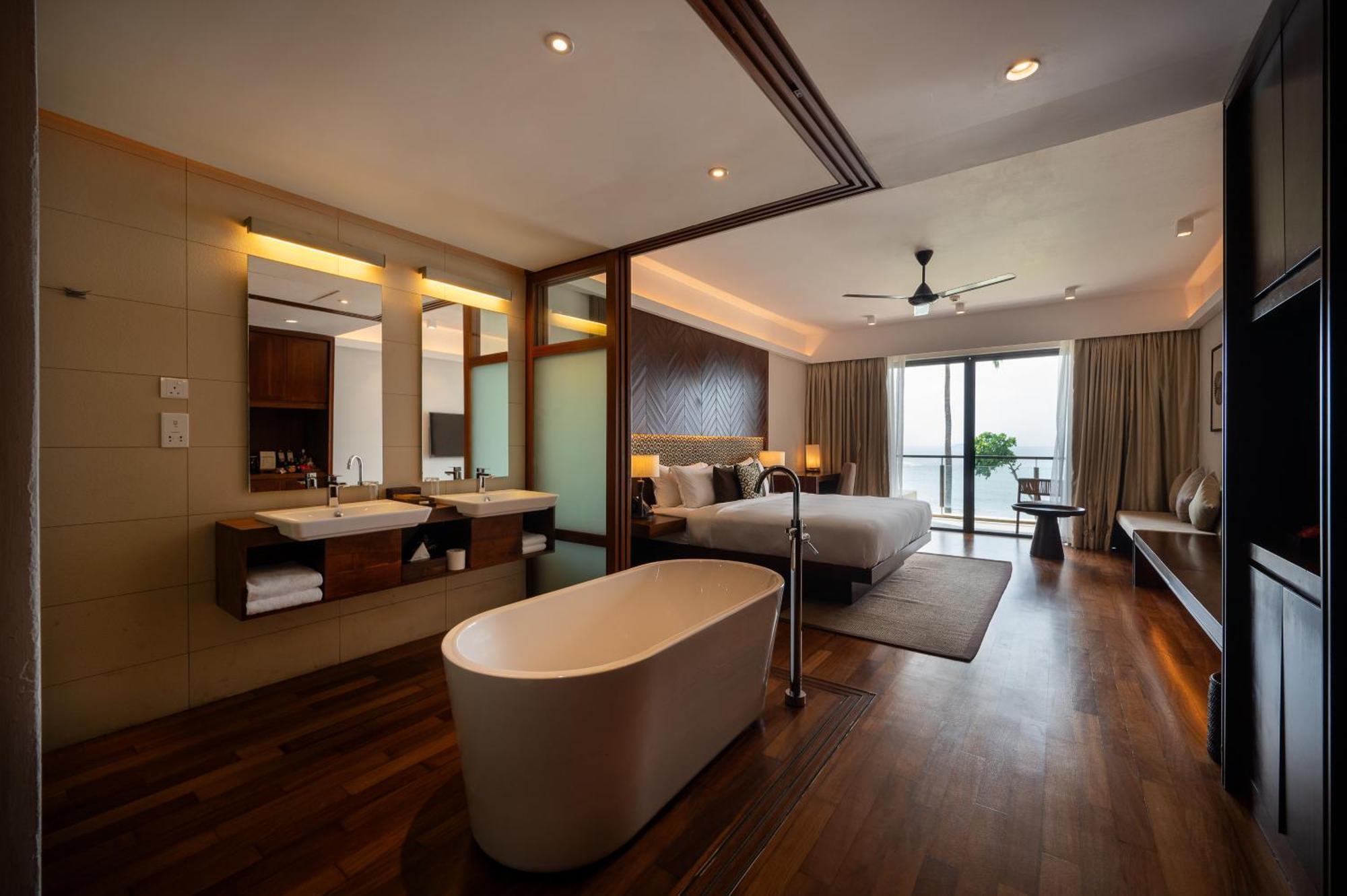 Signature Room Complimentary sundowner cocktail from 530 pm to 630 pm