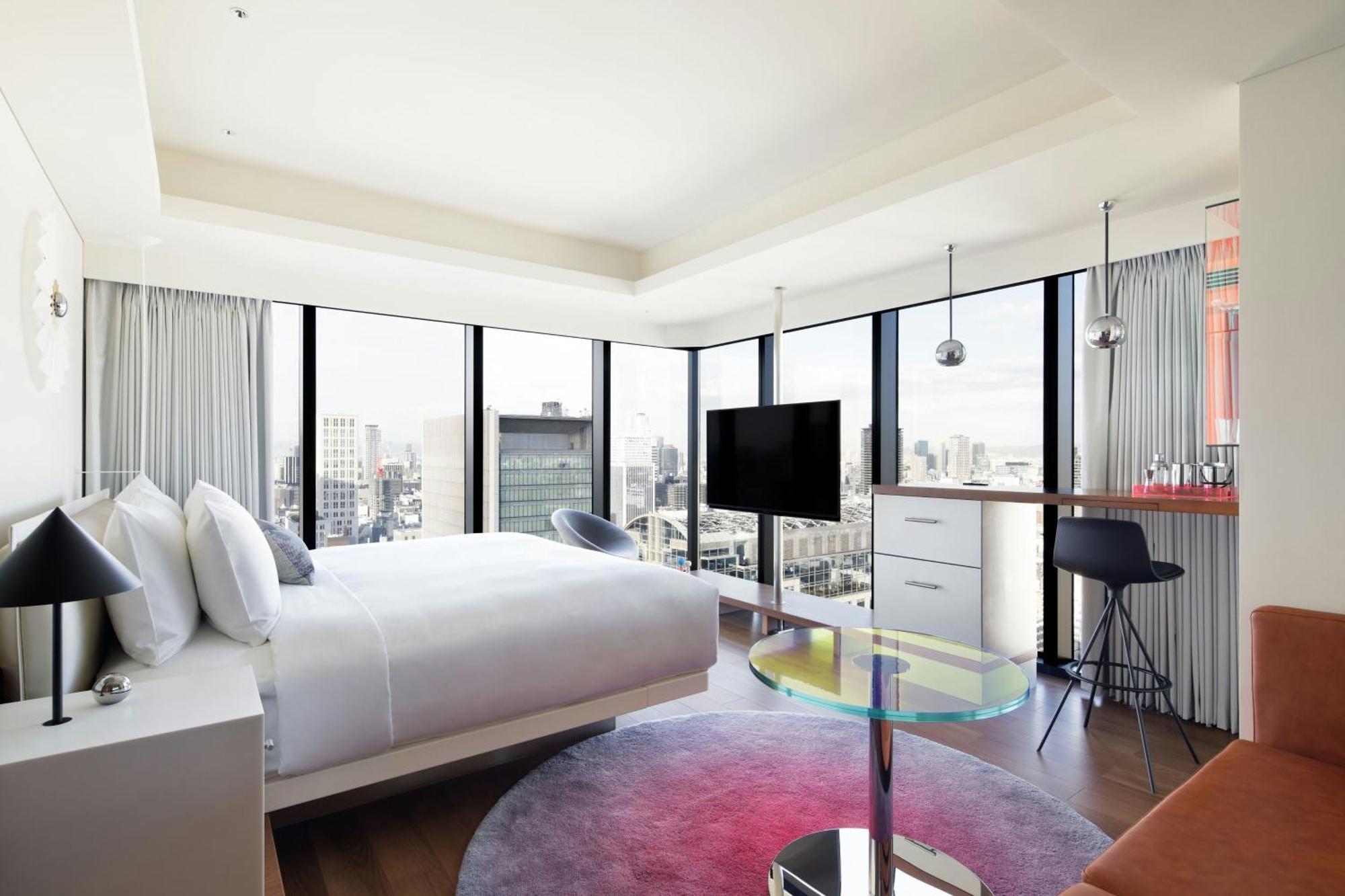 Guest Room 1 King Bed City view Corner room