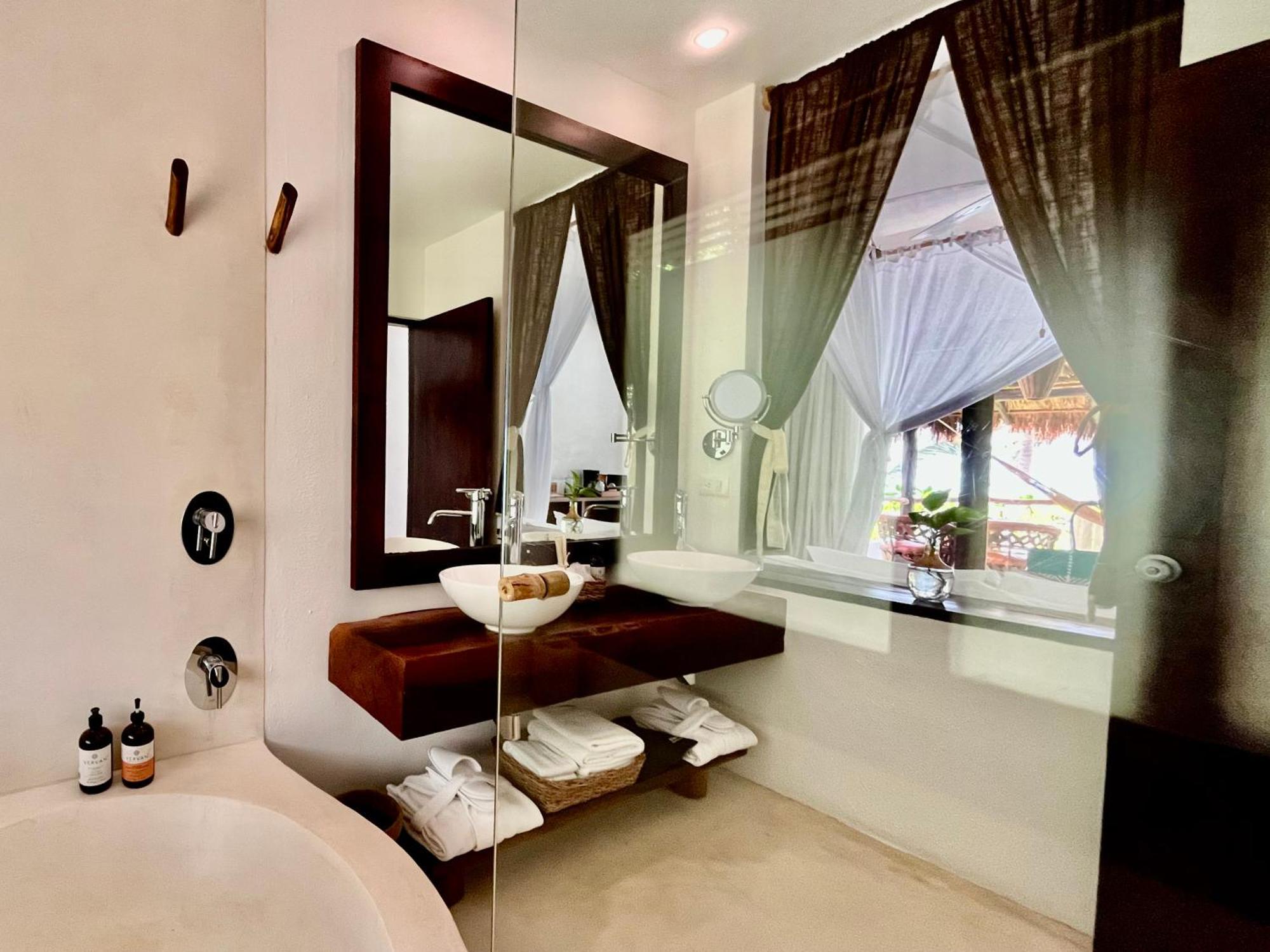 Deluxe Beachfront Room