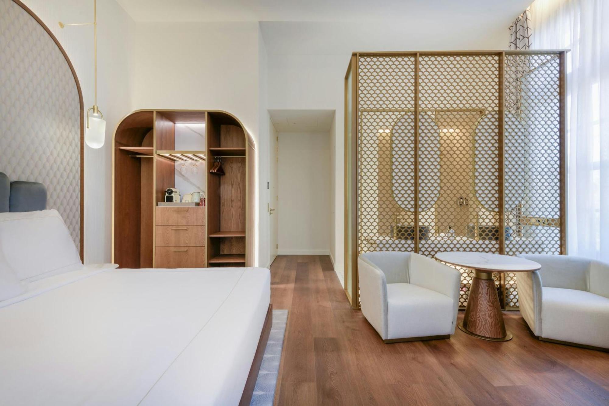 Habitación Doble Esquinera con vistas a la ciudad - Cama extragrande