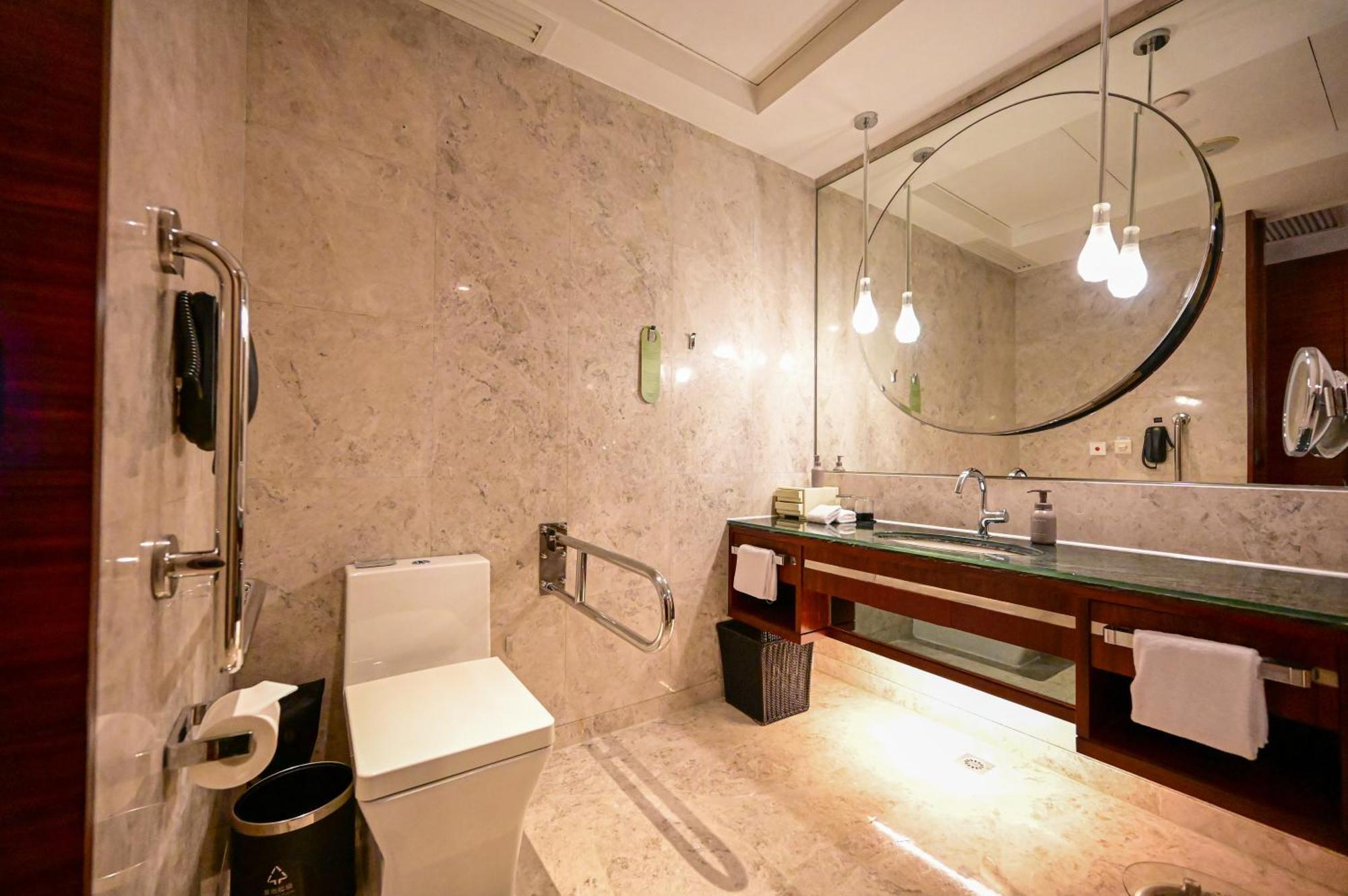 Classic King Room Accessible