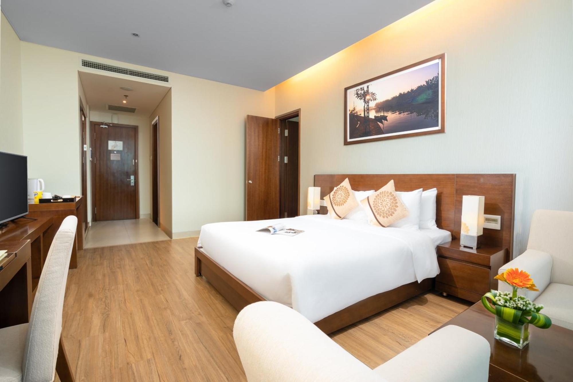 Deluxe Queen Room City View