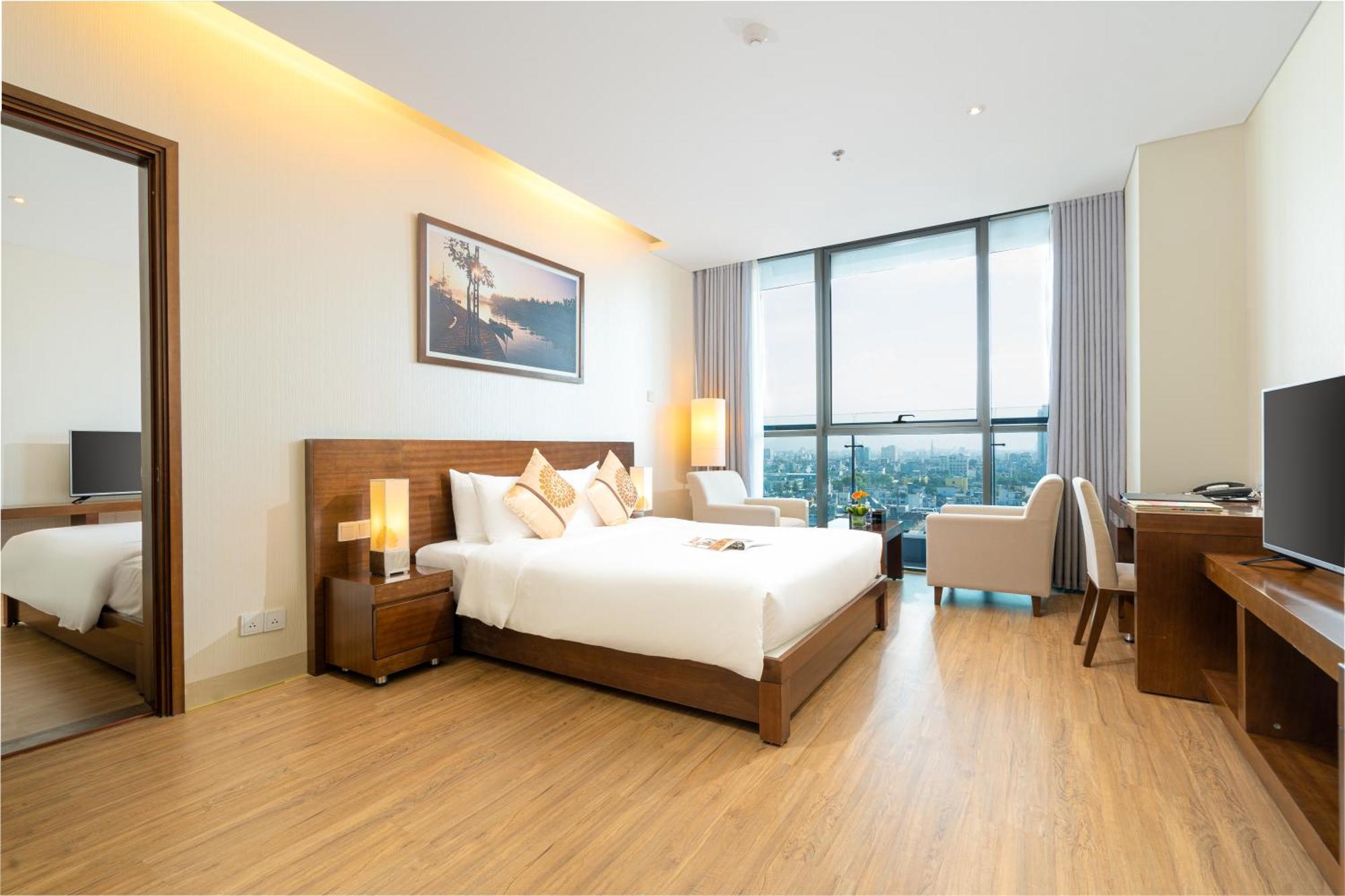 Deluxe Queen Room City View