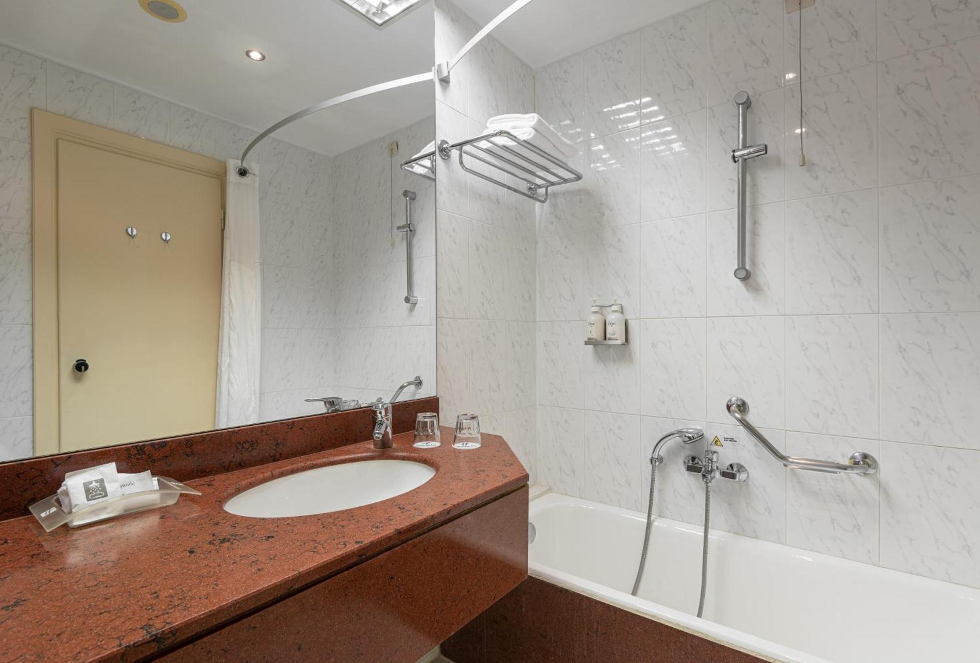 2 Single Standard 25sqm