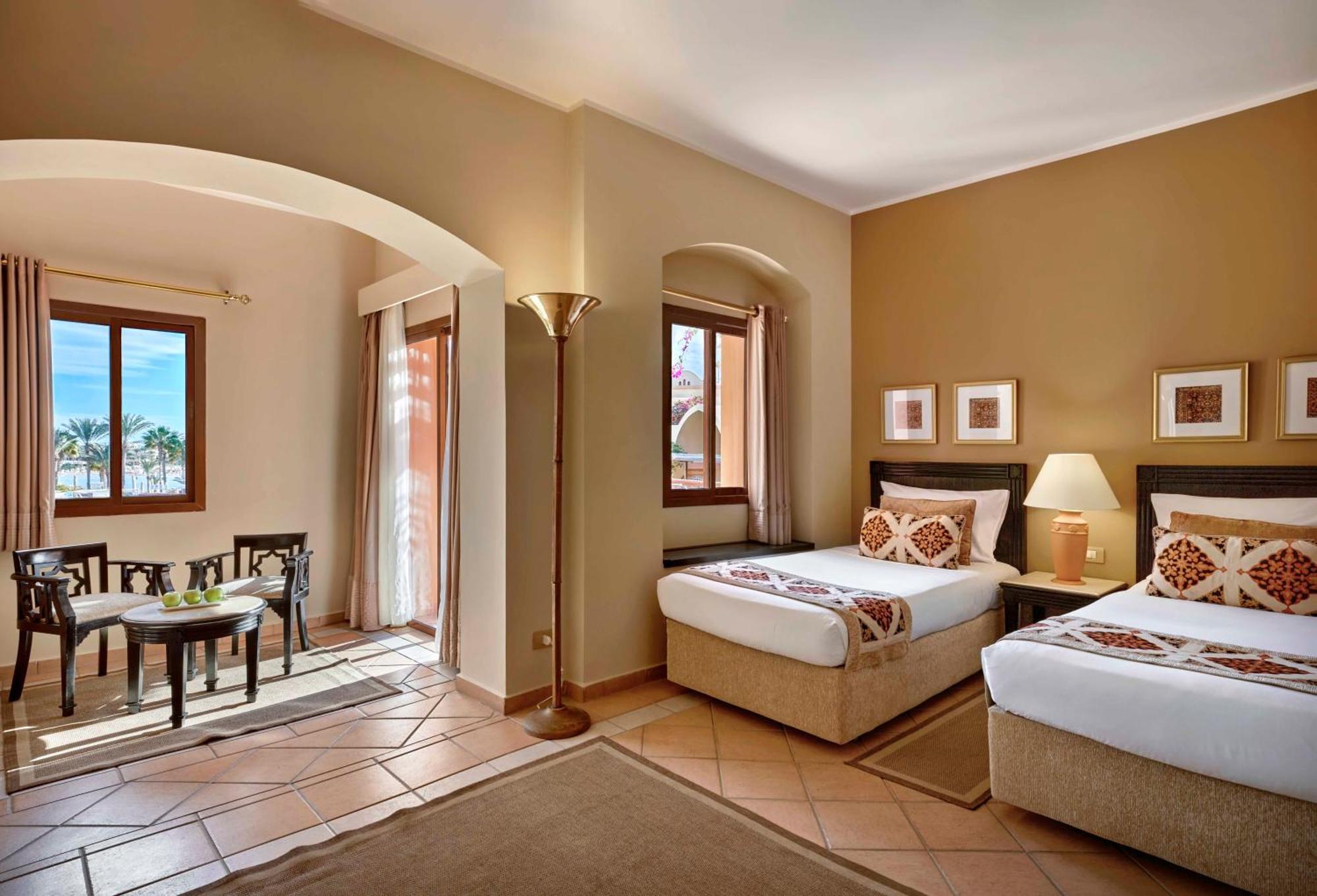 Deluxe, Queen or Twin Bed, Pool View,1526291032:JPEG