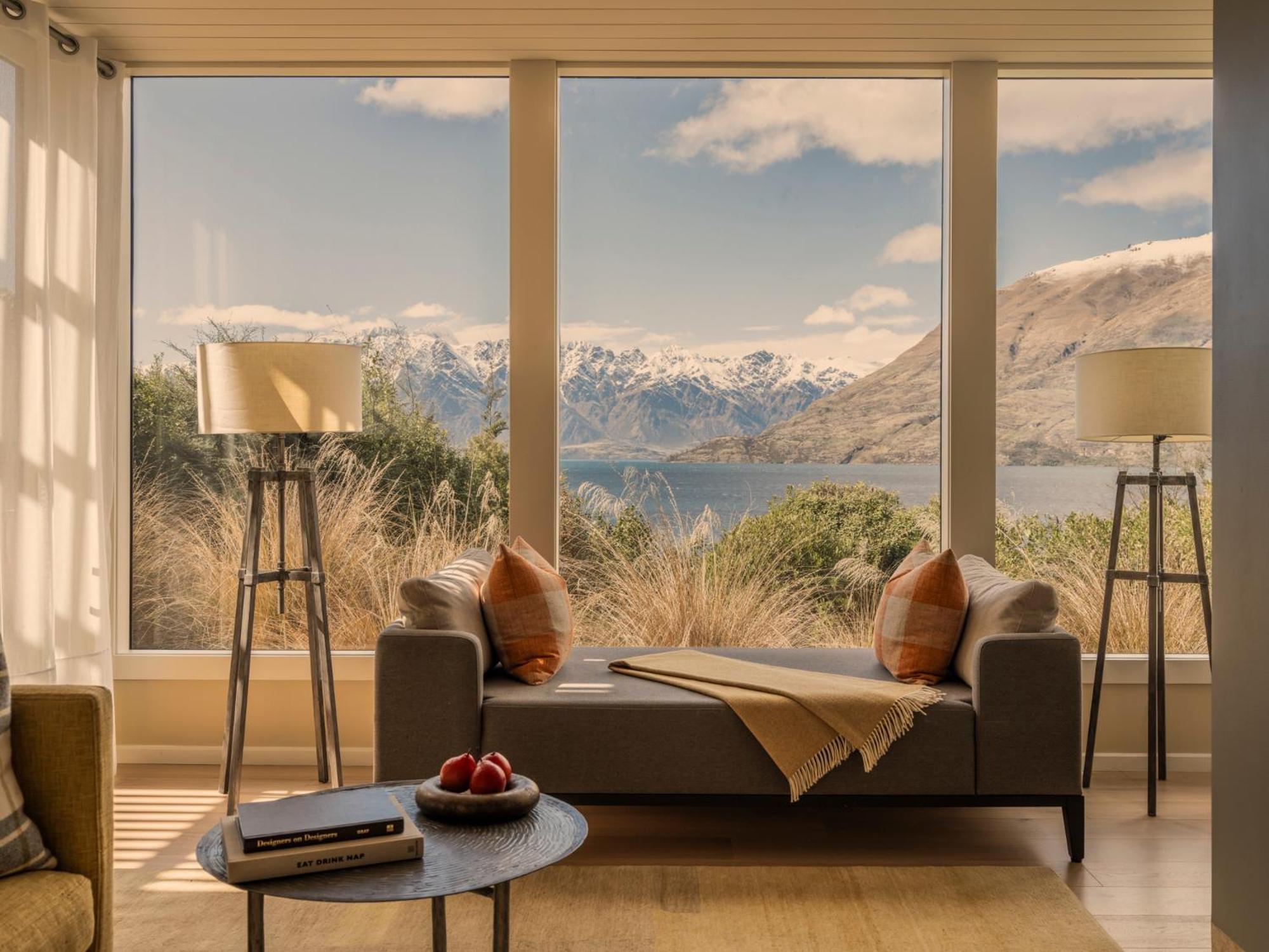Lake View Suite
