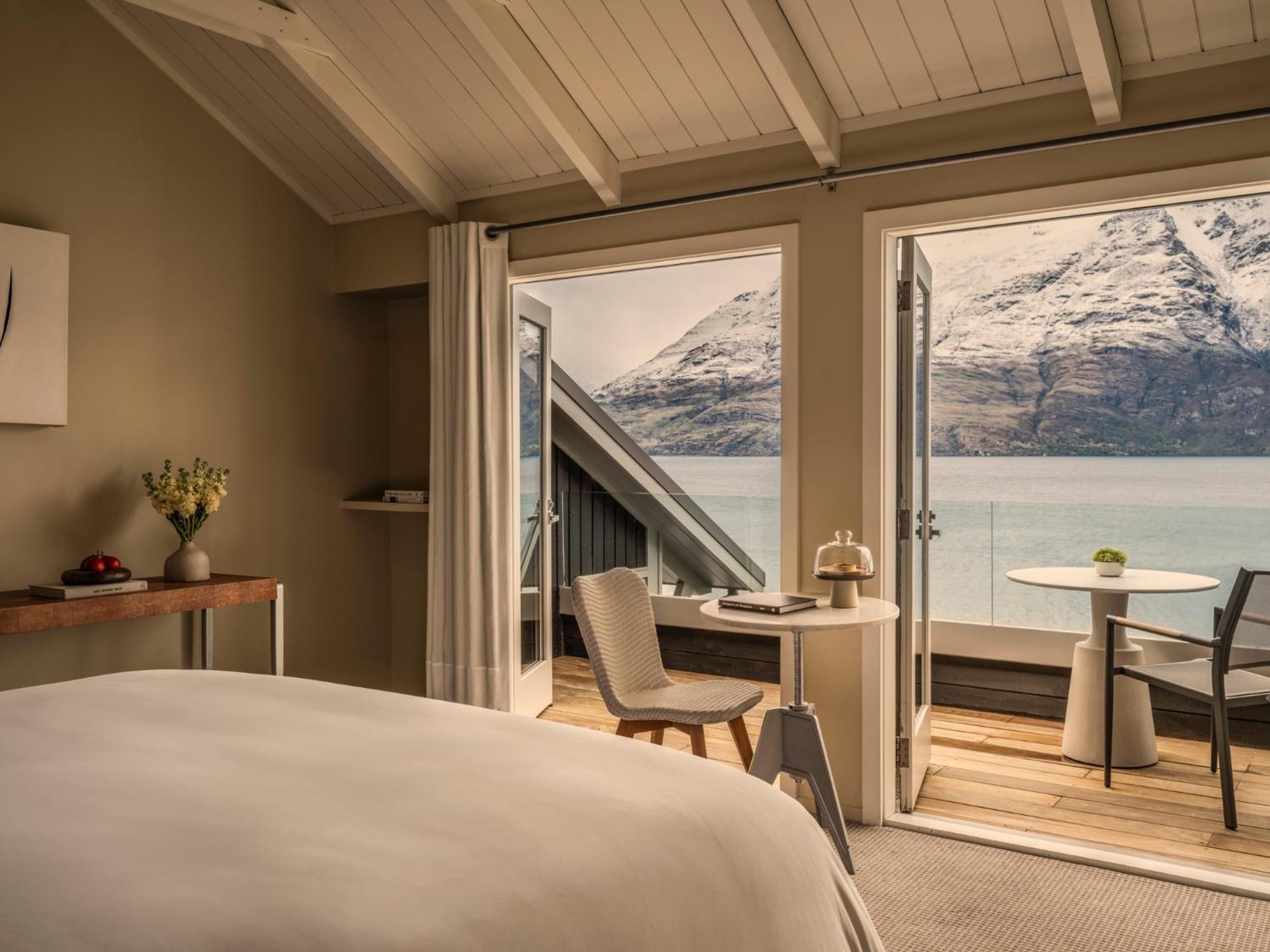 Lake View Deluxe Room