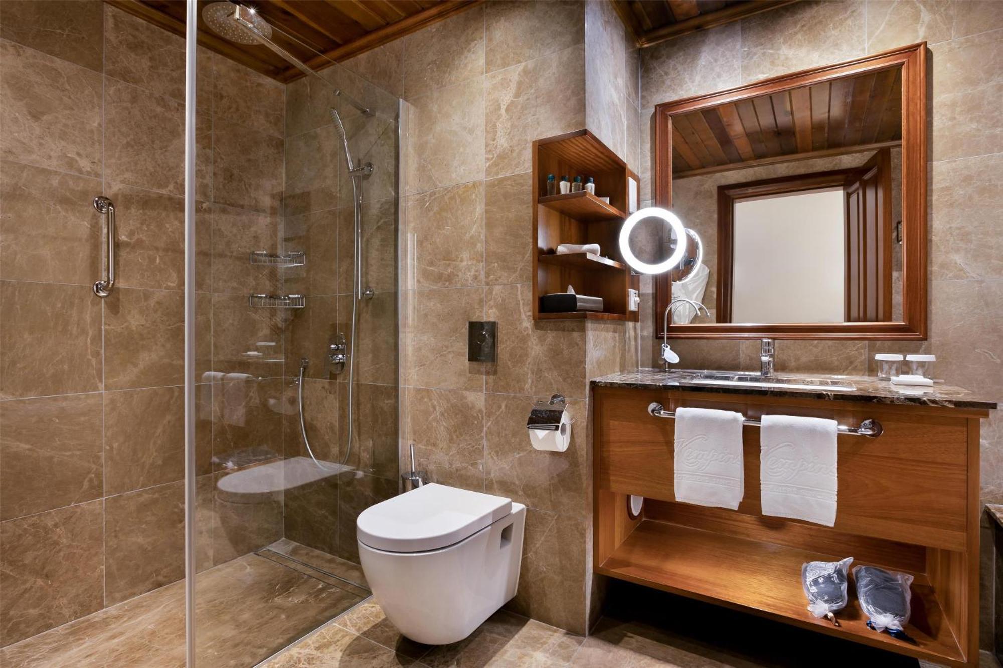 Deluxe Pool View Room