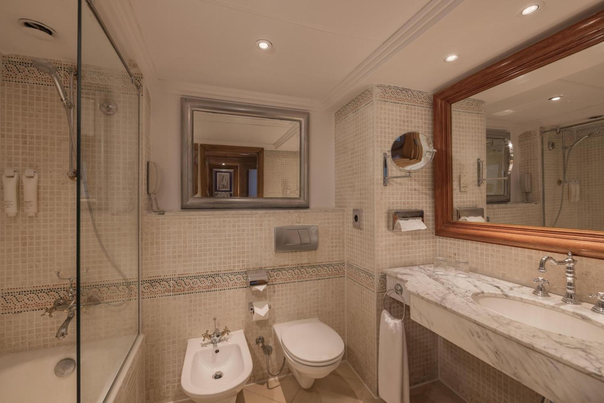 Superior Queen or Twin Room Pool View,1668055301:JPEG