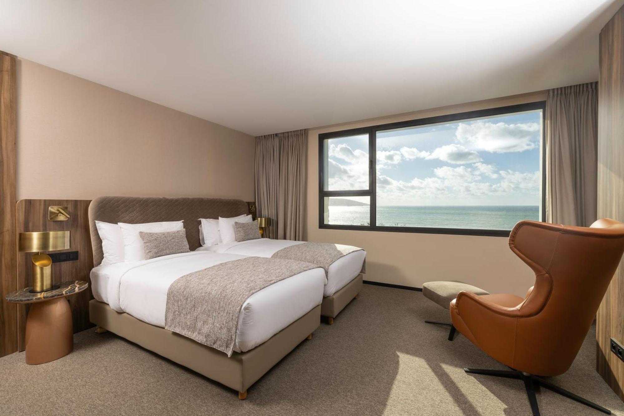 Deluxe Tweepersoonskamer met 2 Aparte Bedden en Uitzicht op Zee
