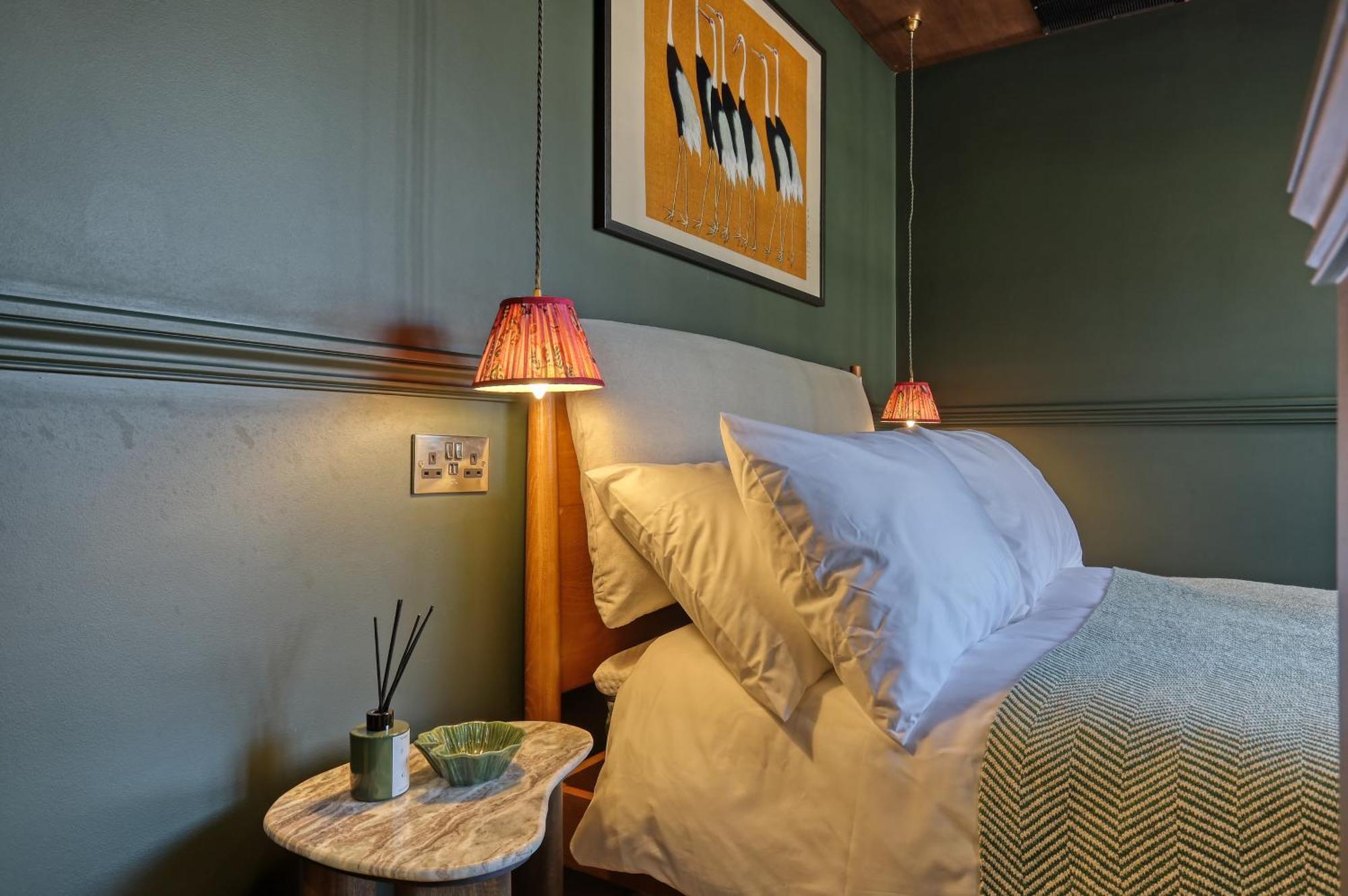 Small Double Room,1668667558:JPEG