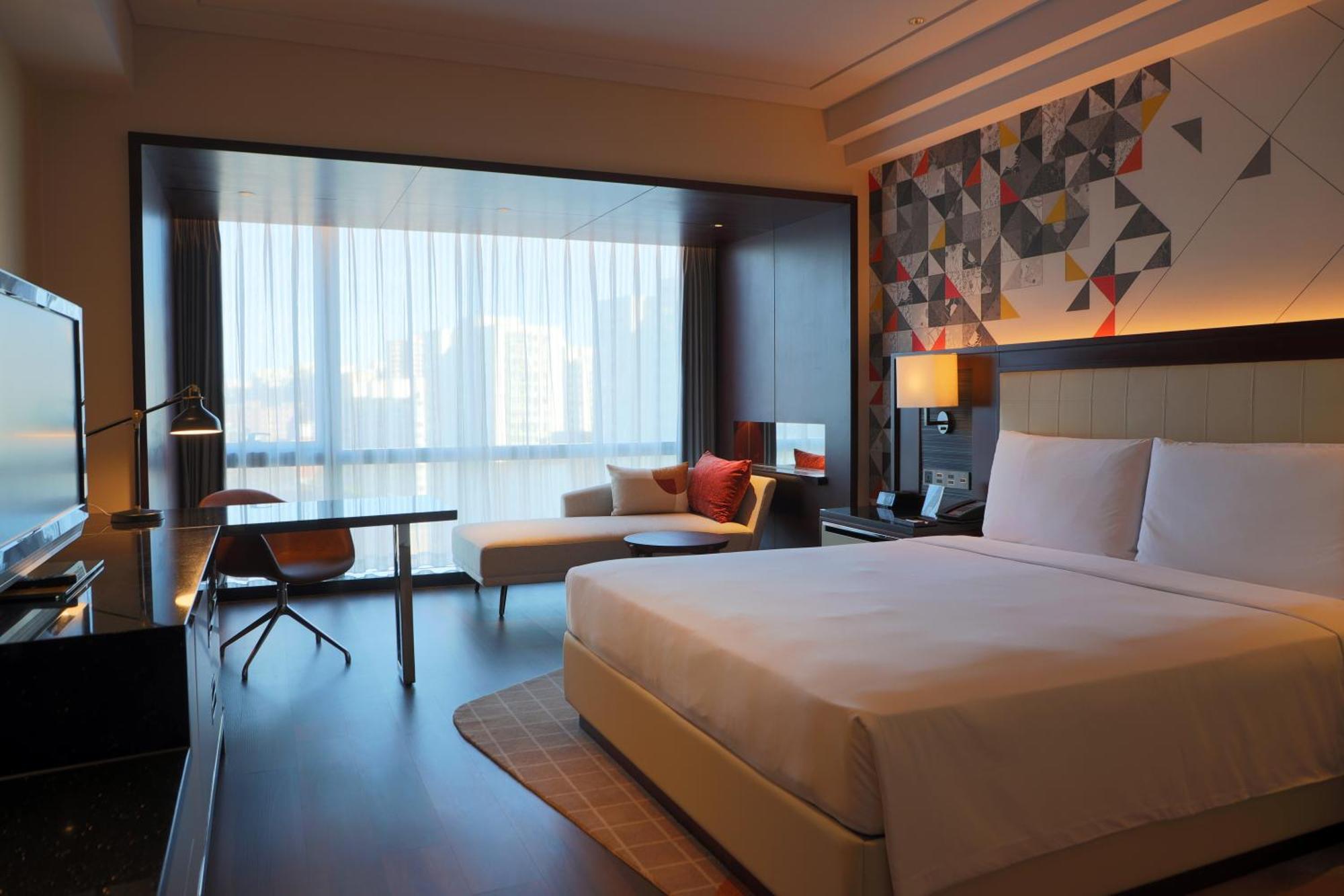 Guest room 1 King include Food & Beverage