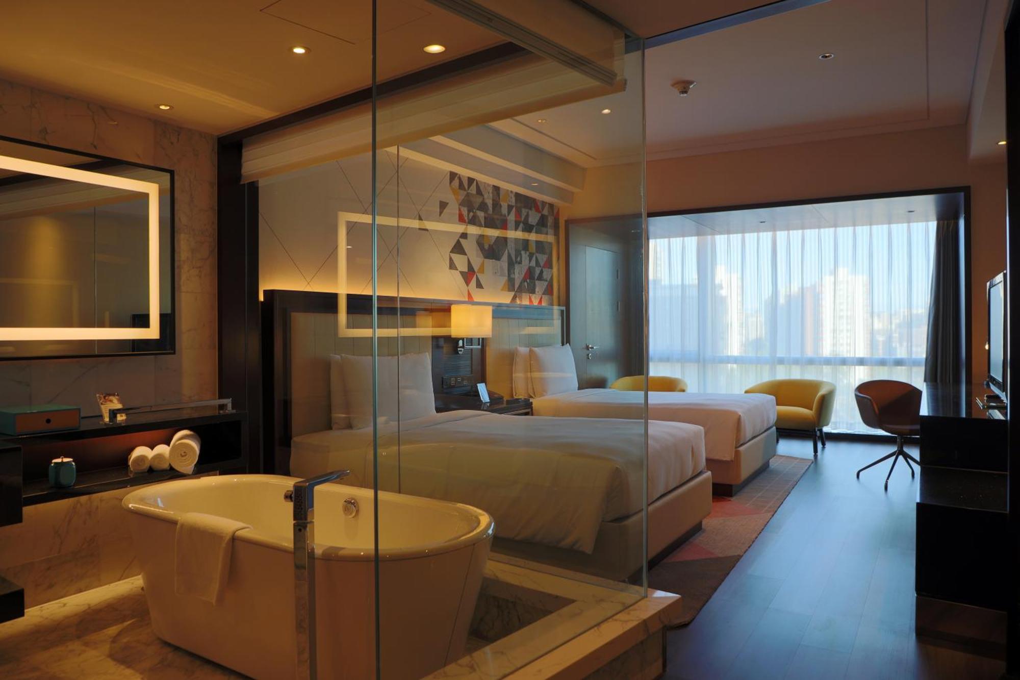Guest room 2 Twin Beds Room include Food & Beverage