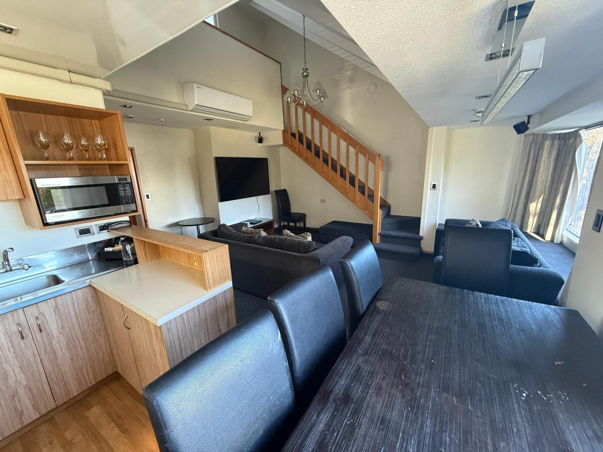 Motel 4 Bedroom Unit